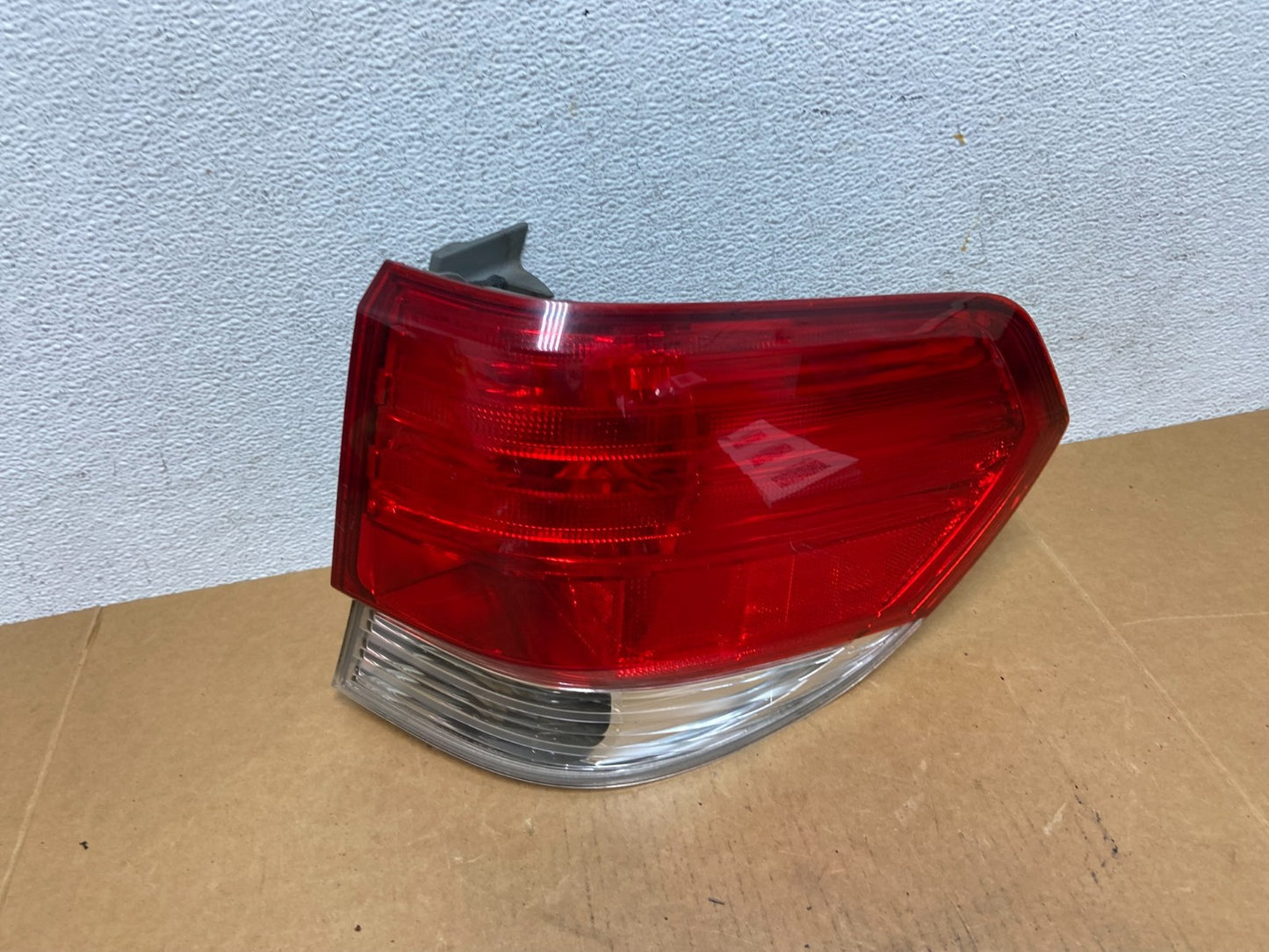 2008 2009 2010 Honda Odyssey Right Passenger Side Tail Light AD8992 DW0