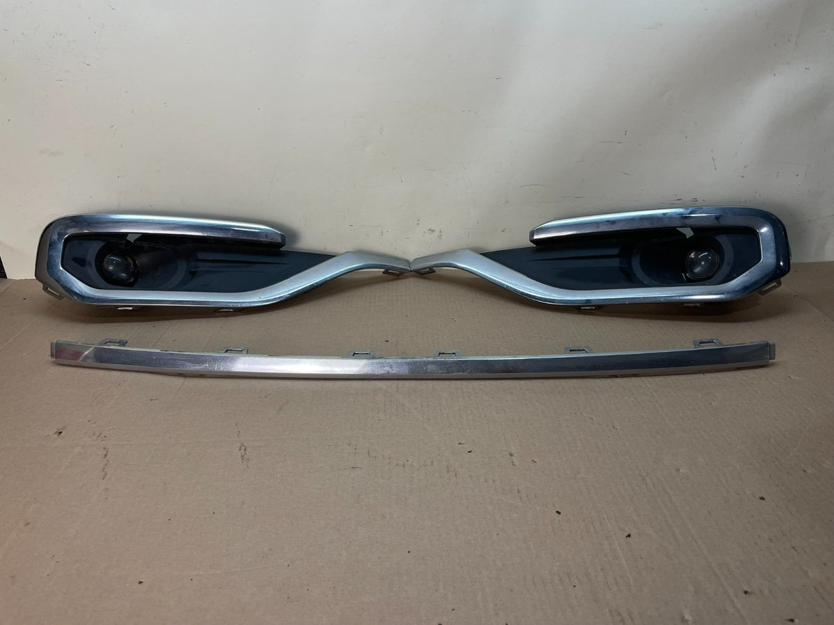2017 to 2019 GMC Acadia Right+Left Fog Light Bezel Trim AI8651 DG0