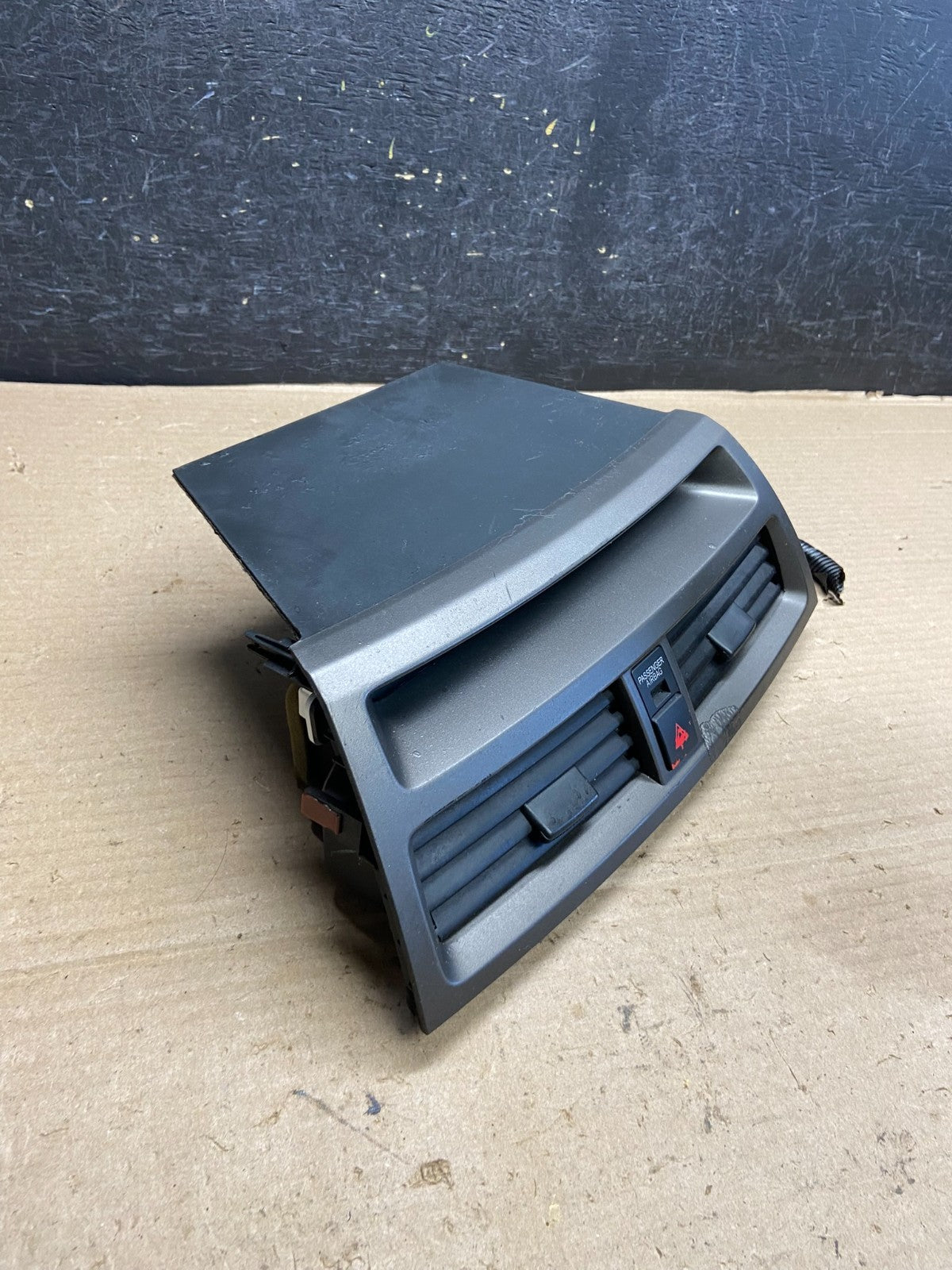 2008 to 2012 Honda Accord Front Center Panel Clock Air Vent AH3779 DG5