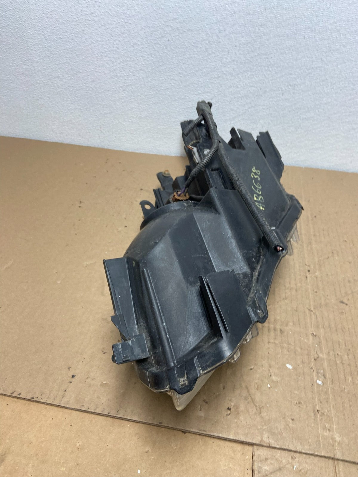 2010 - 2011 Toyota Prius Right Passenger Rh Blue Halogen Headlight AB6638 DW8