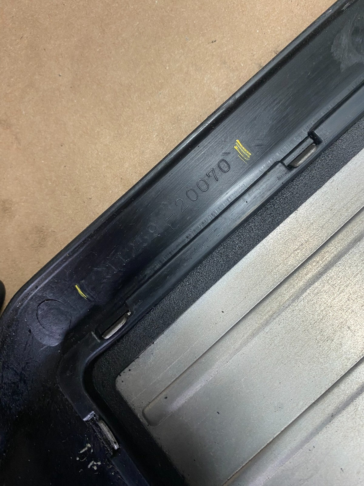 2000 to 2004 Toyota Sienna Highlander 3.0L  Top Engine Cover Lid OEM S1233 DG8