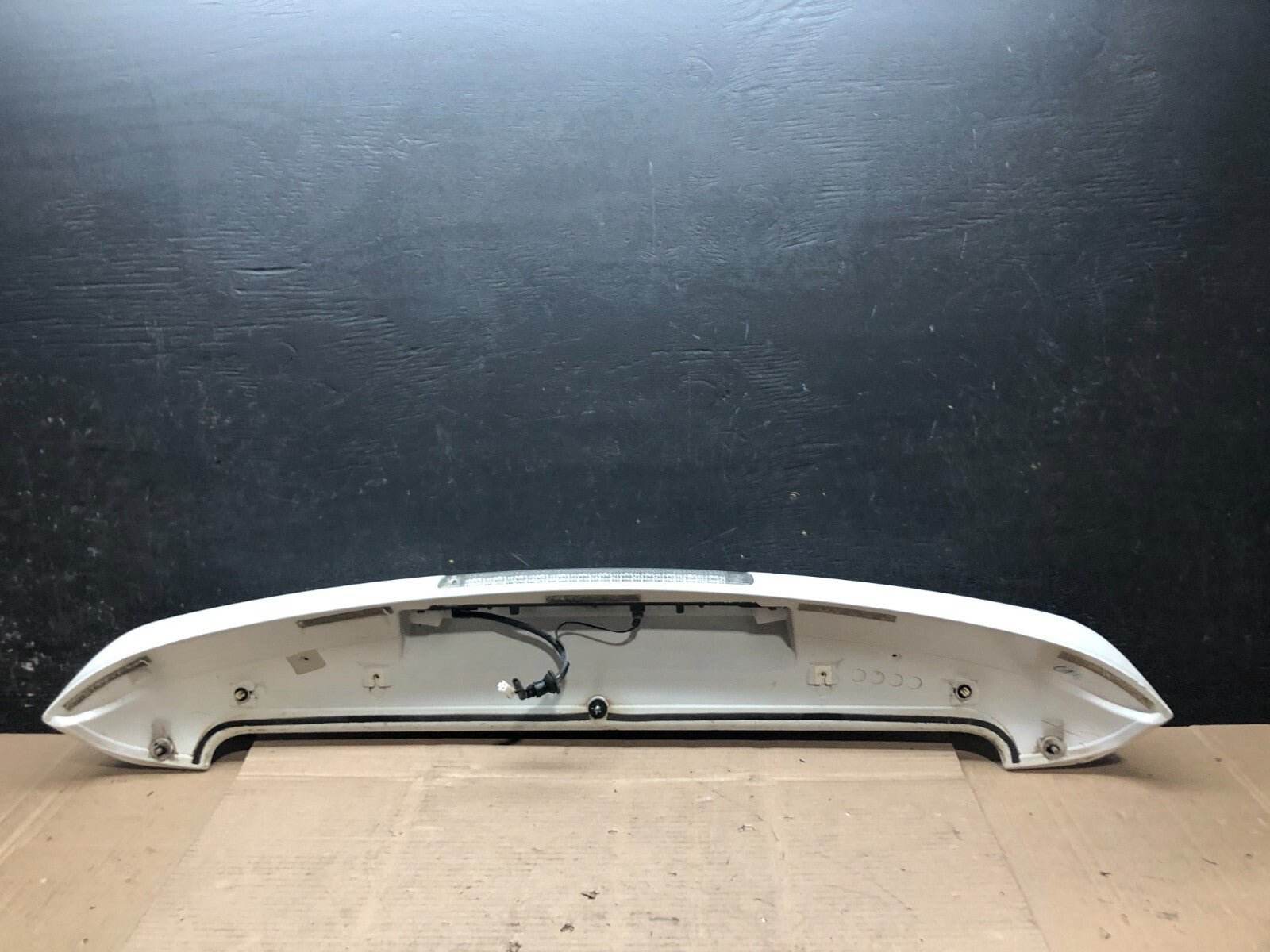 2005 to 2006 Mitsubishi Outlander Rear Spoiler LED Brake Light G7855 PS3