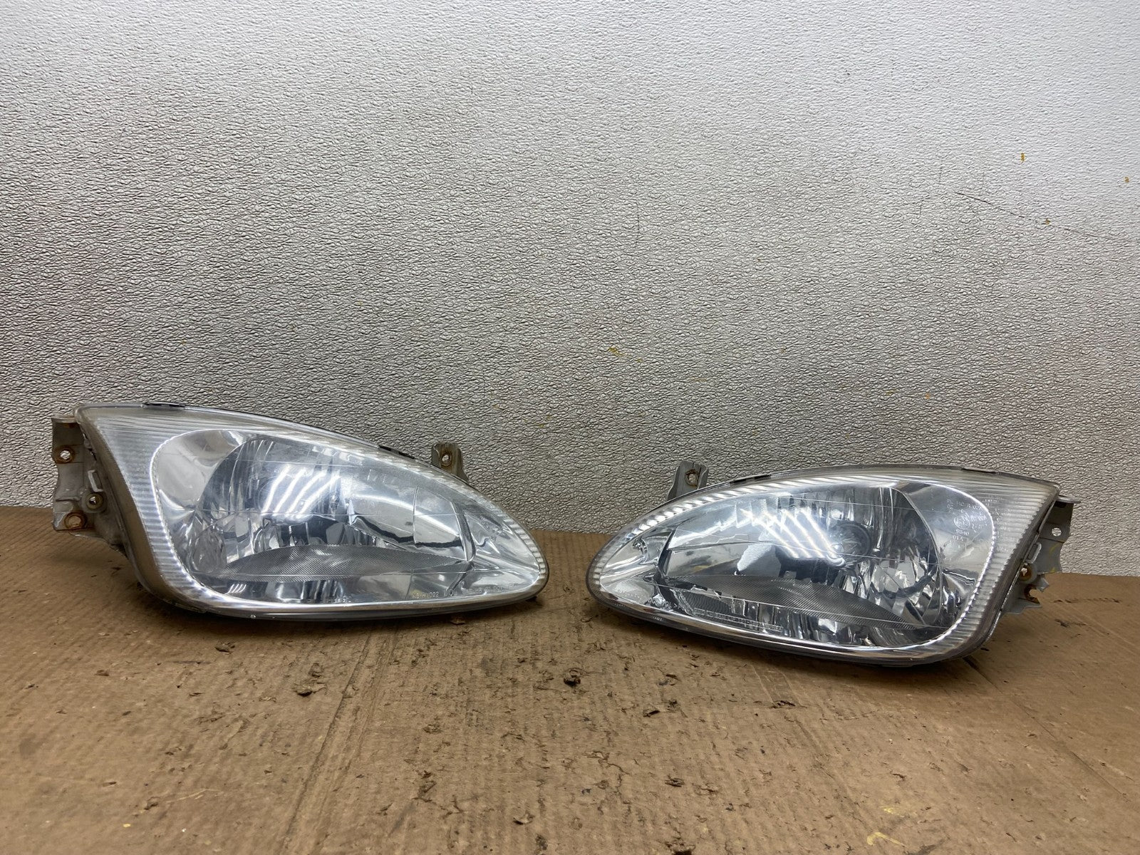 1999 2000 Hyundai Elantra Left+Right Side Set Halogen Headlights AA8542 DG0