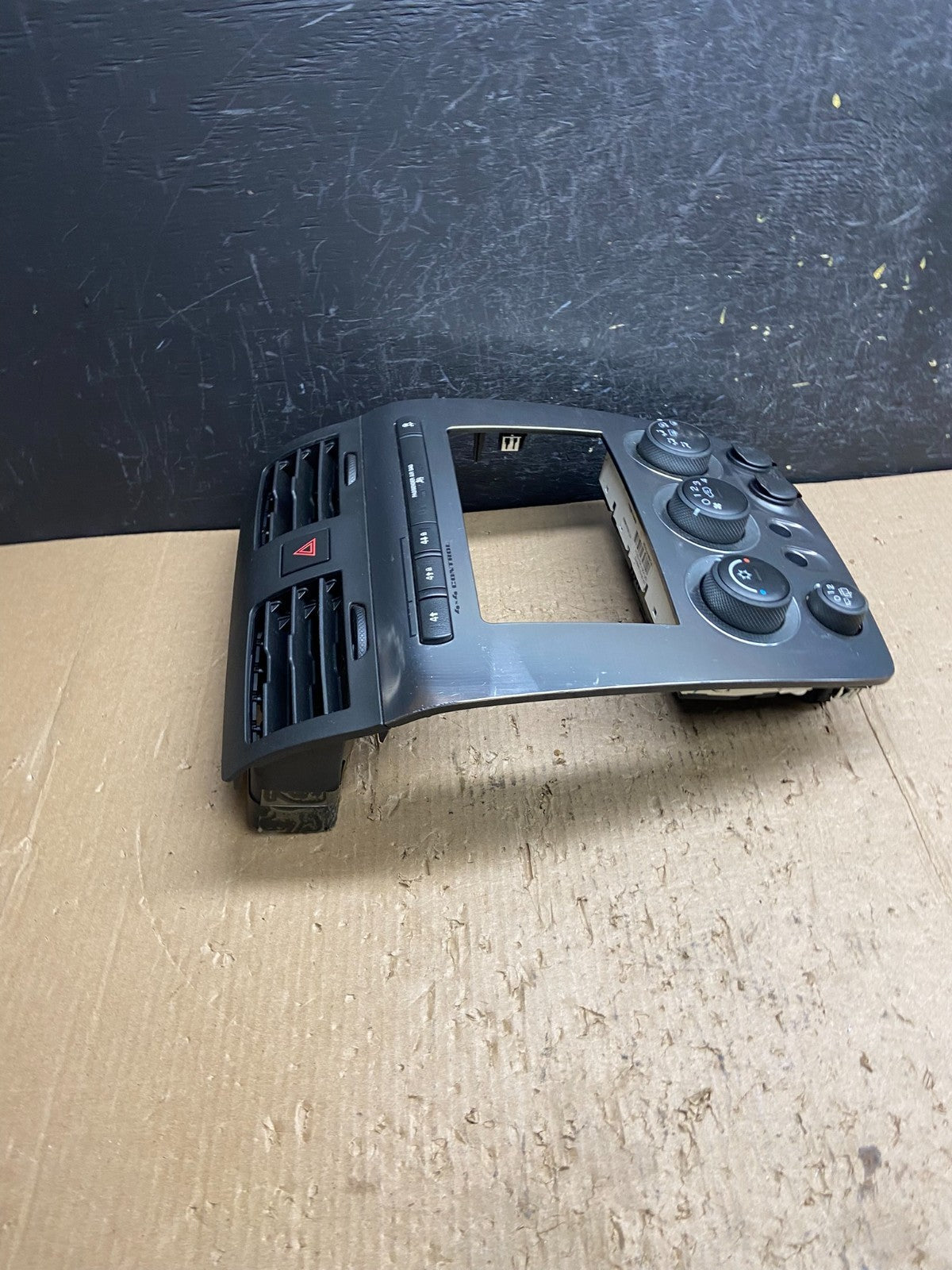 2006 to 2010 Hummer H3 Center Cosnole A/C Climate Control Radio Bezel AE4505 DG1