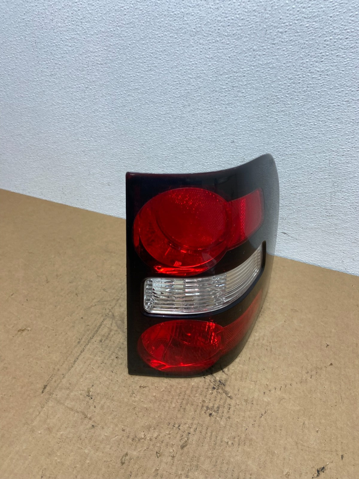 2006 to 2010 Ford Explorer Right Passenger Side Tail light AD1002 LK2