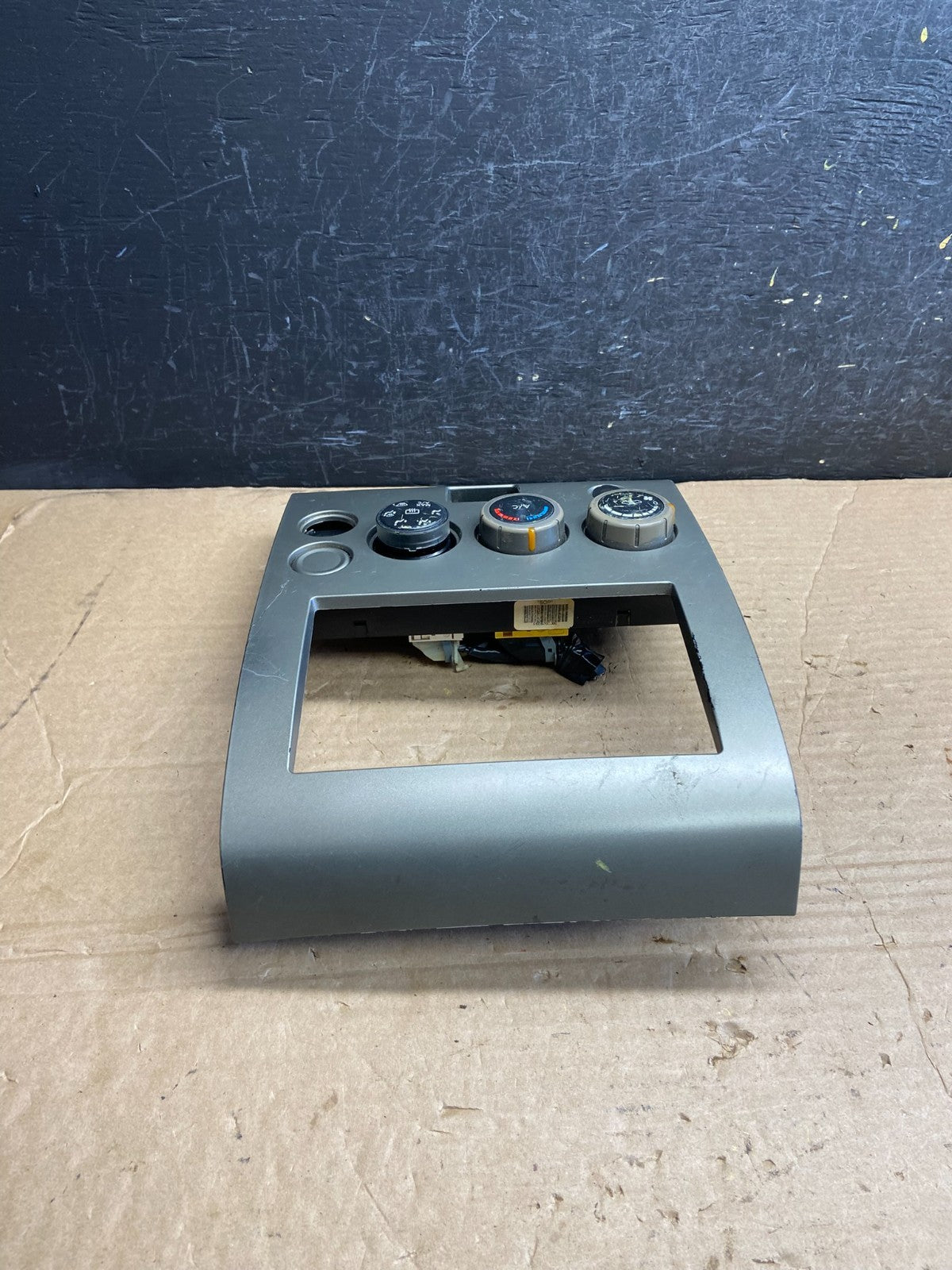 2004 - 2007 Nissan Titan Armada Radio r Climate Control Bezel Trim af2058 DG3