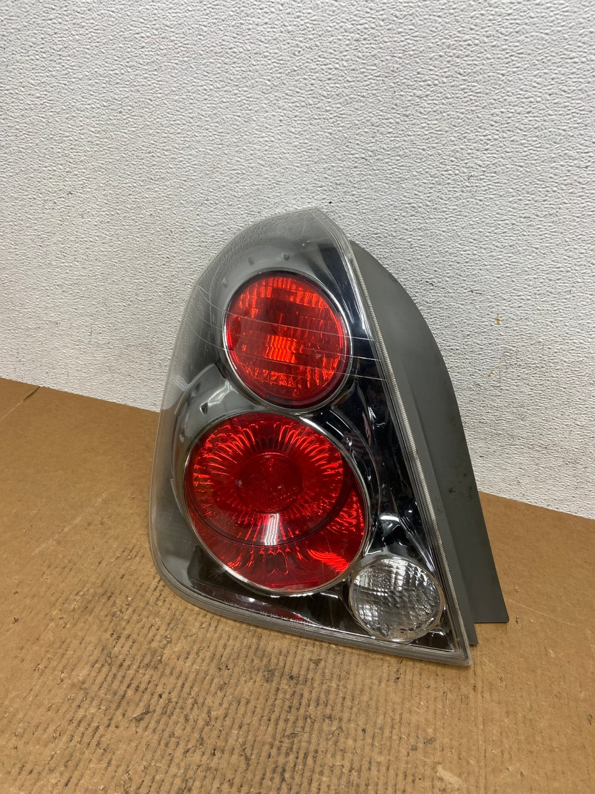 2005 to 2006 Nissan Altima Left Driver Side Tail Light AE0269 LK0