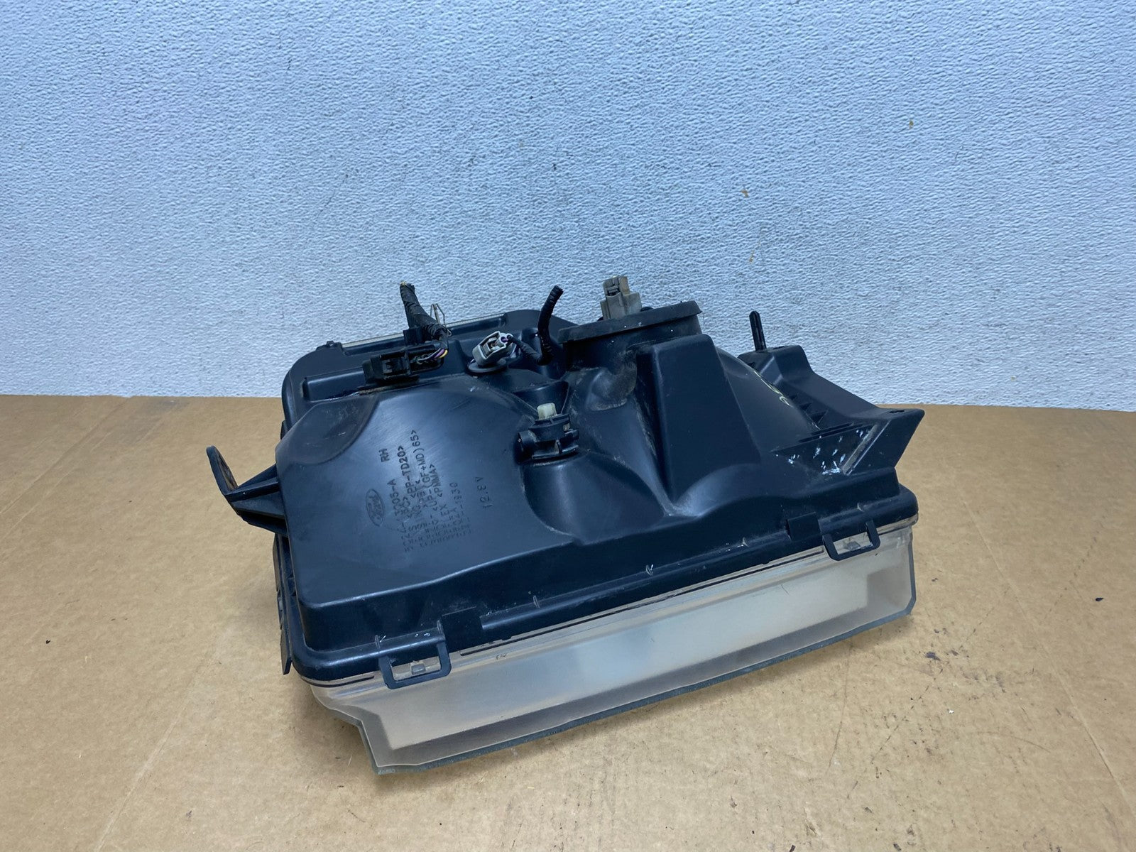 2008-2014 Ford Econoline E150 E250 E350 Right Passenger Headlight AE3063 DW5