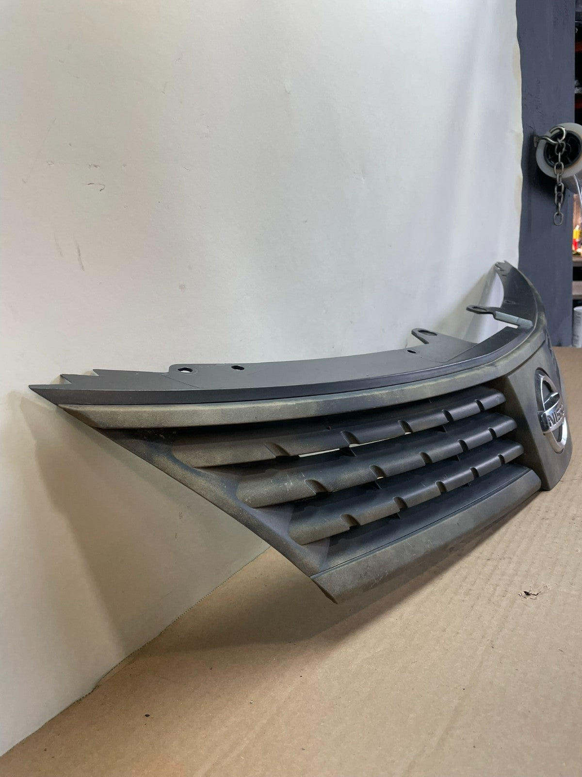 2007 2008 2009 Nissan Versa Sedan Front Upper Grill Grille AF8485 DG2