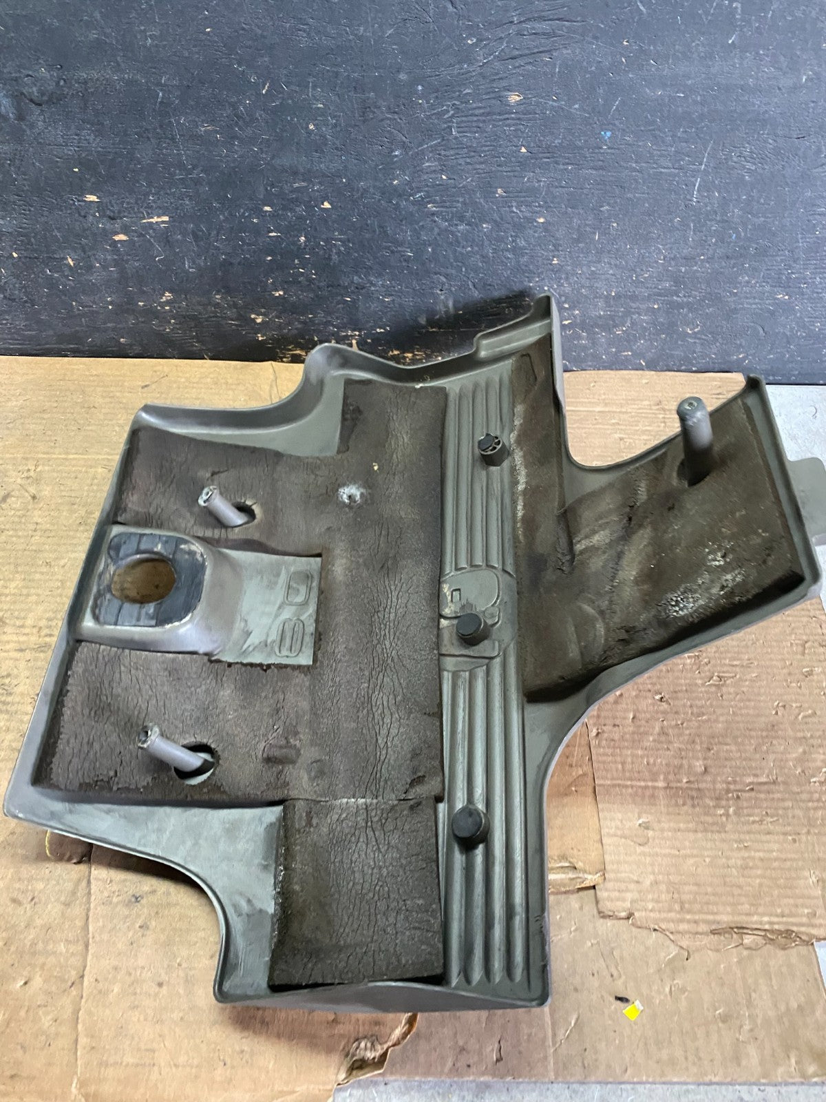 1992 to 1997  Oldsmobile 88 Engine Motor Cover OEM Q9821 DG7