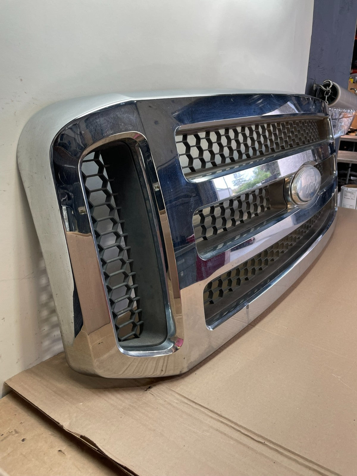 2005 to 2007 Ford Super Duty F250 Front Upper Grill Grille Aftermarket AH6441 DG2