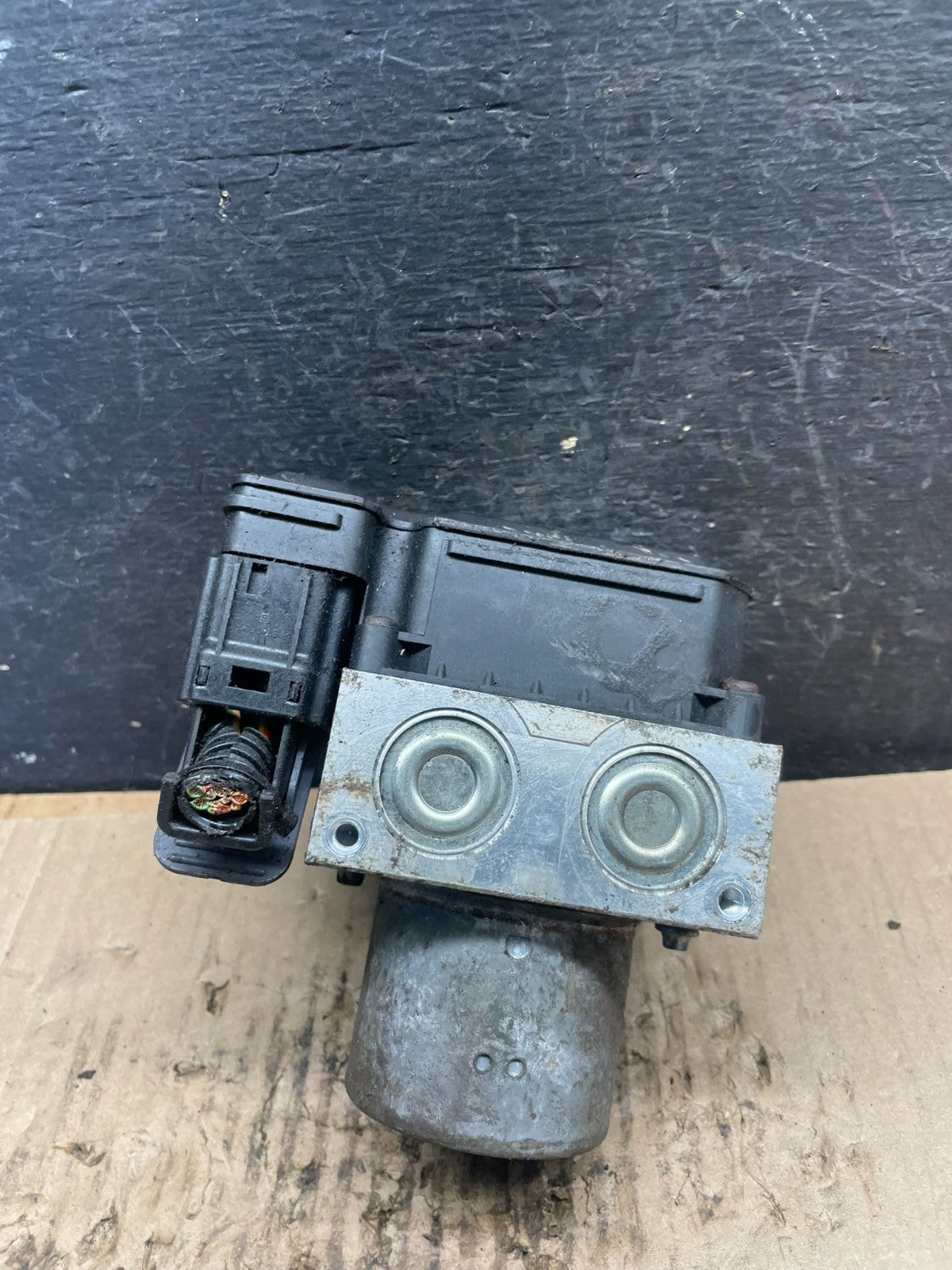 2011 - 2014 Ford E250 E350 Van  ABS Anti Lock Brake Pump Module Oem R9430 DG2