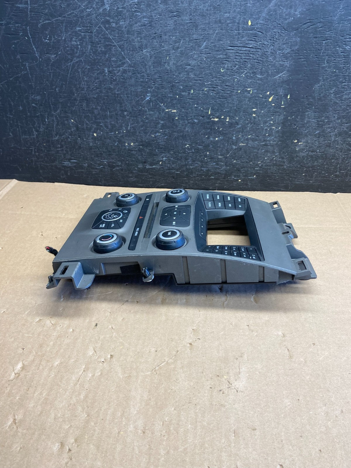 2010-2012 Ford Taurus Front Center Console Climate Radio Control Panel AI6308 DW2