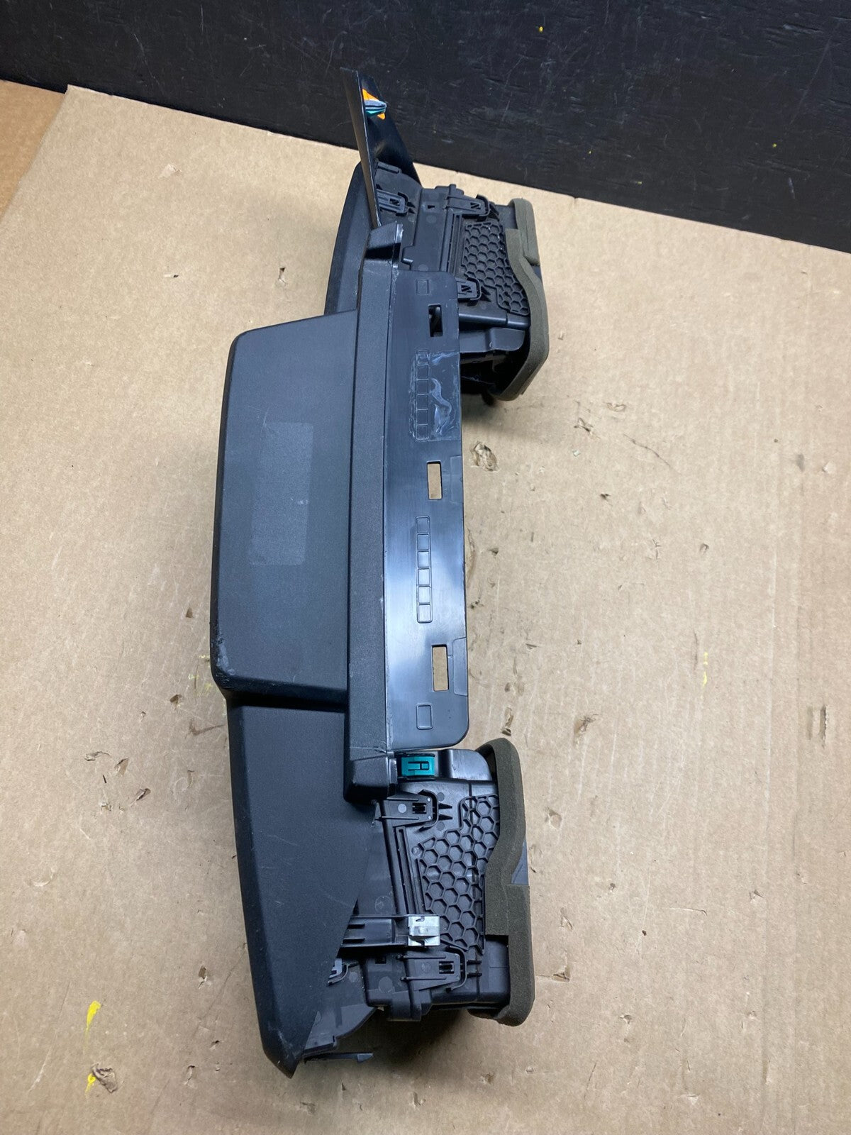 2020 to 2023 Ford Explorer Console Radio Display Screen Air Vents G4173 DG13
