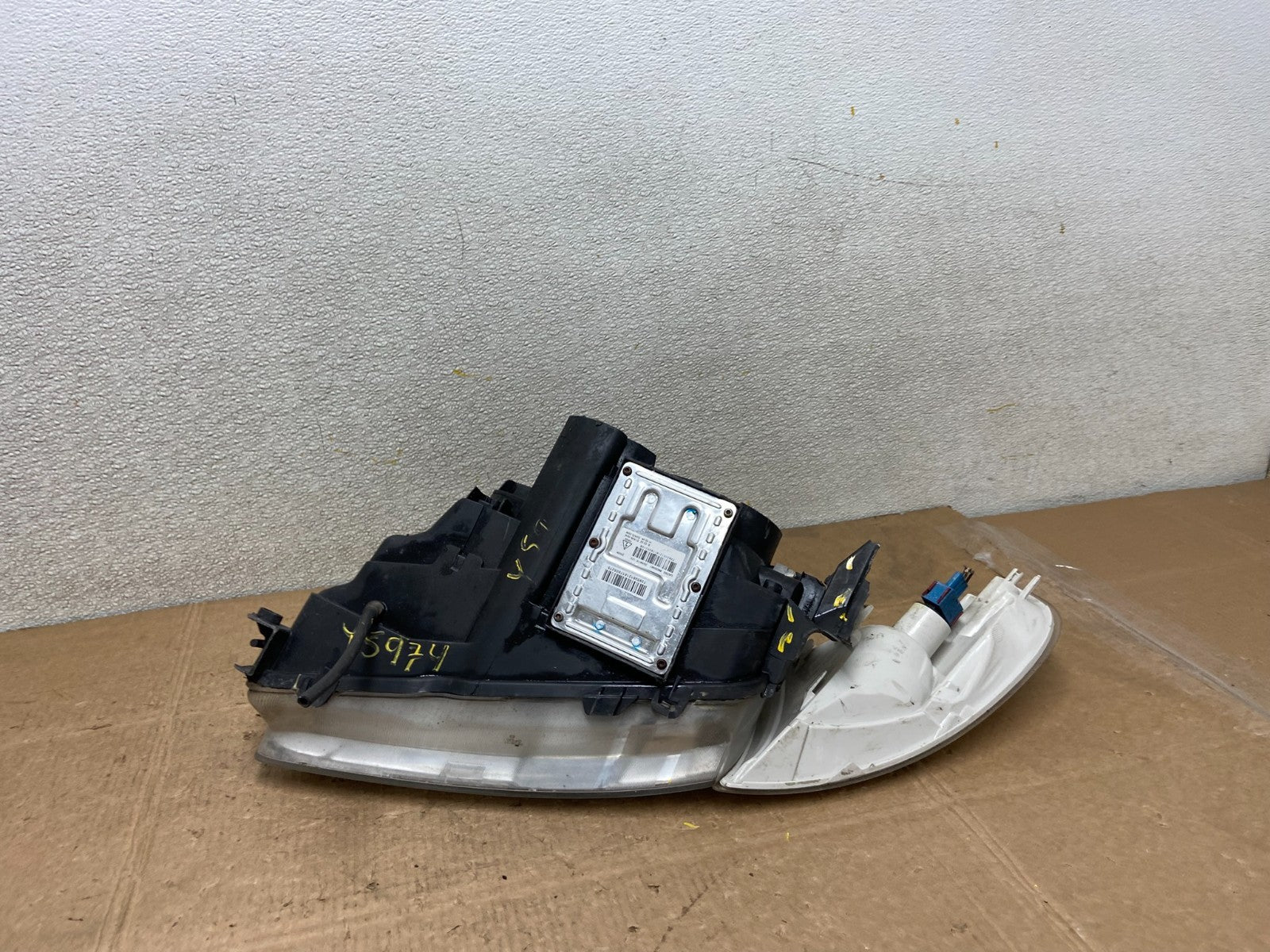 2002 to 2005 Saab 9-5 Right Passenger Side Xenon HID Headlight OEM y5974 DG7