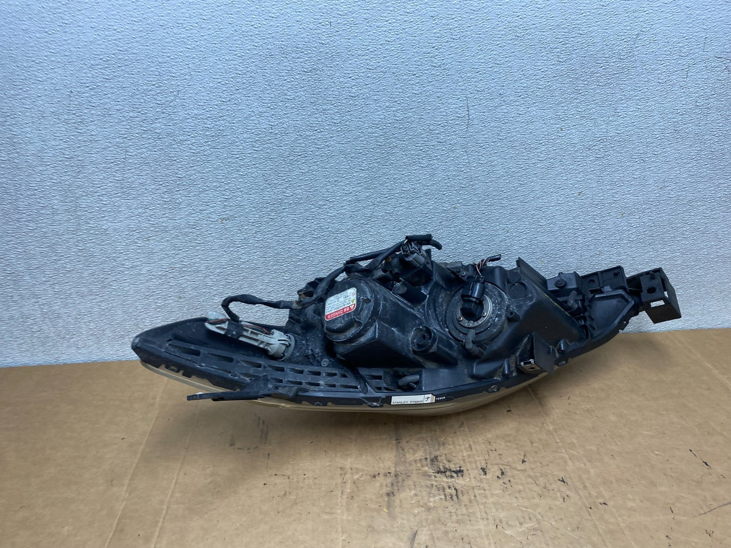 2008 2009 2010 Mazda 5 Right Passenger RH Black Xenon Headlight T2175 DW6