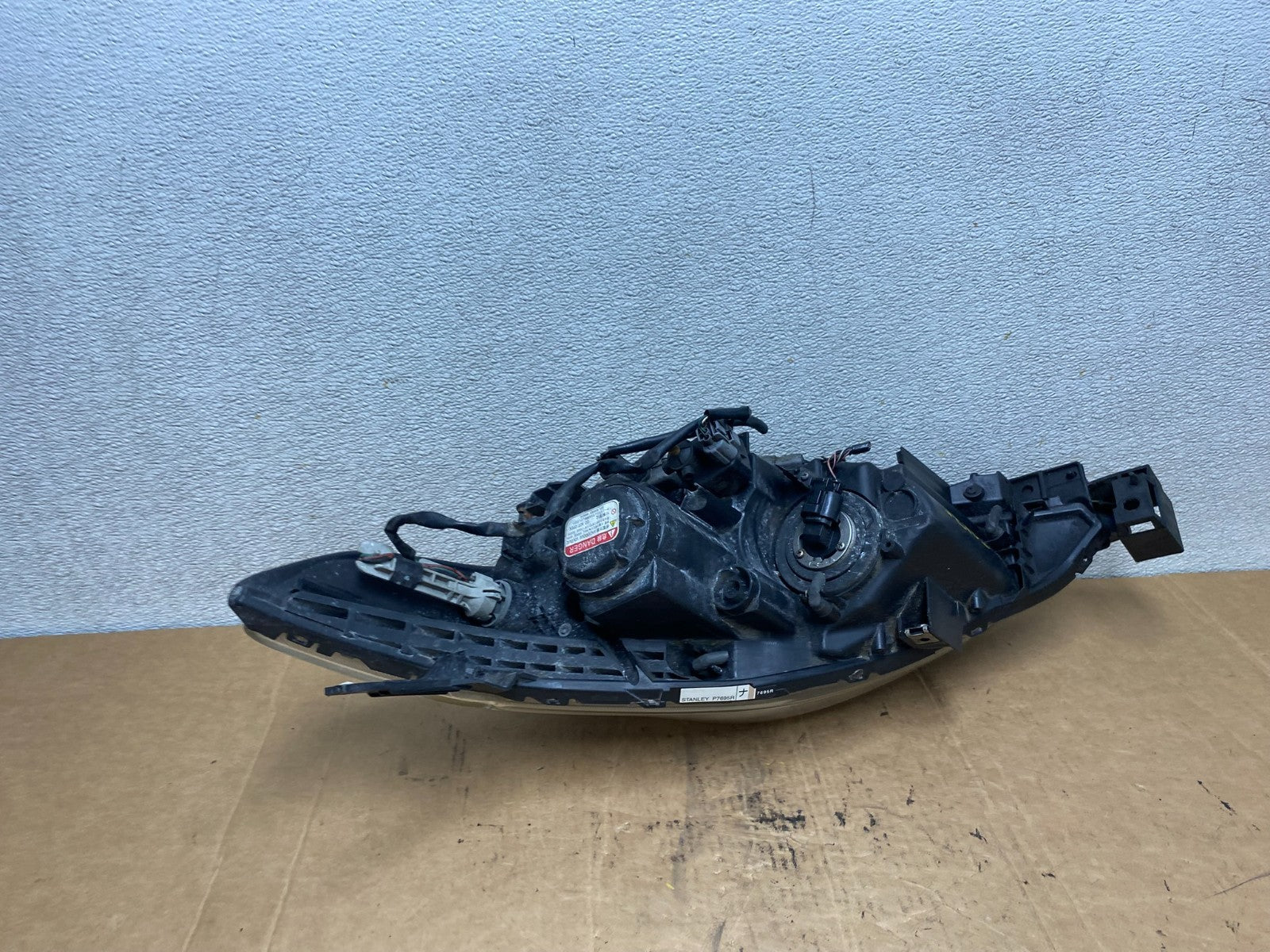 2008 2009 2010 Mazda 5 Right Passenger RH Black Xenon Headlight T2175 DW6