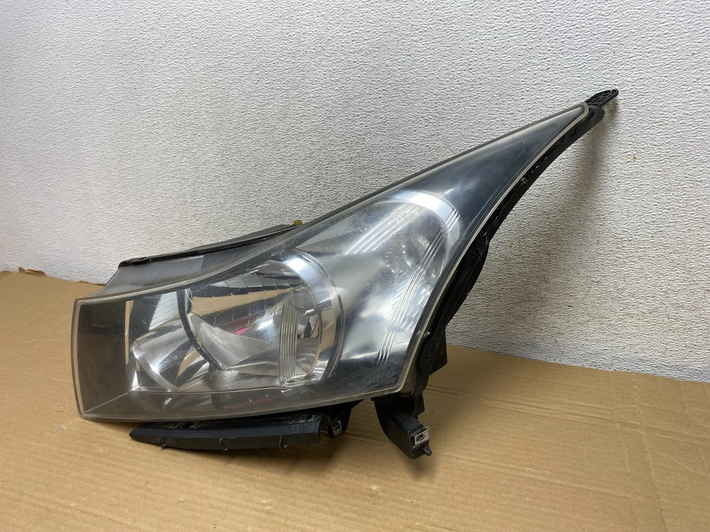 2011 to 2015 Chevrolet Cruze Halogen Left Driver LH Side Headlight AG8842 DW2
