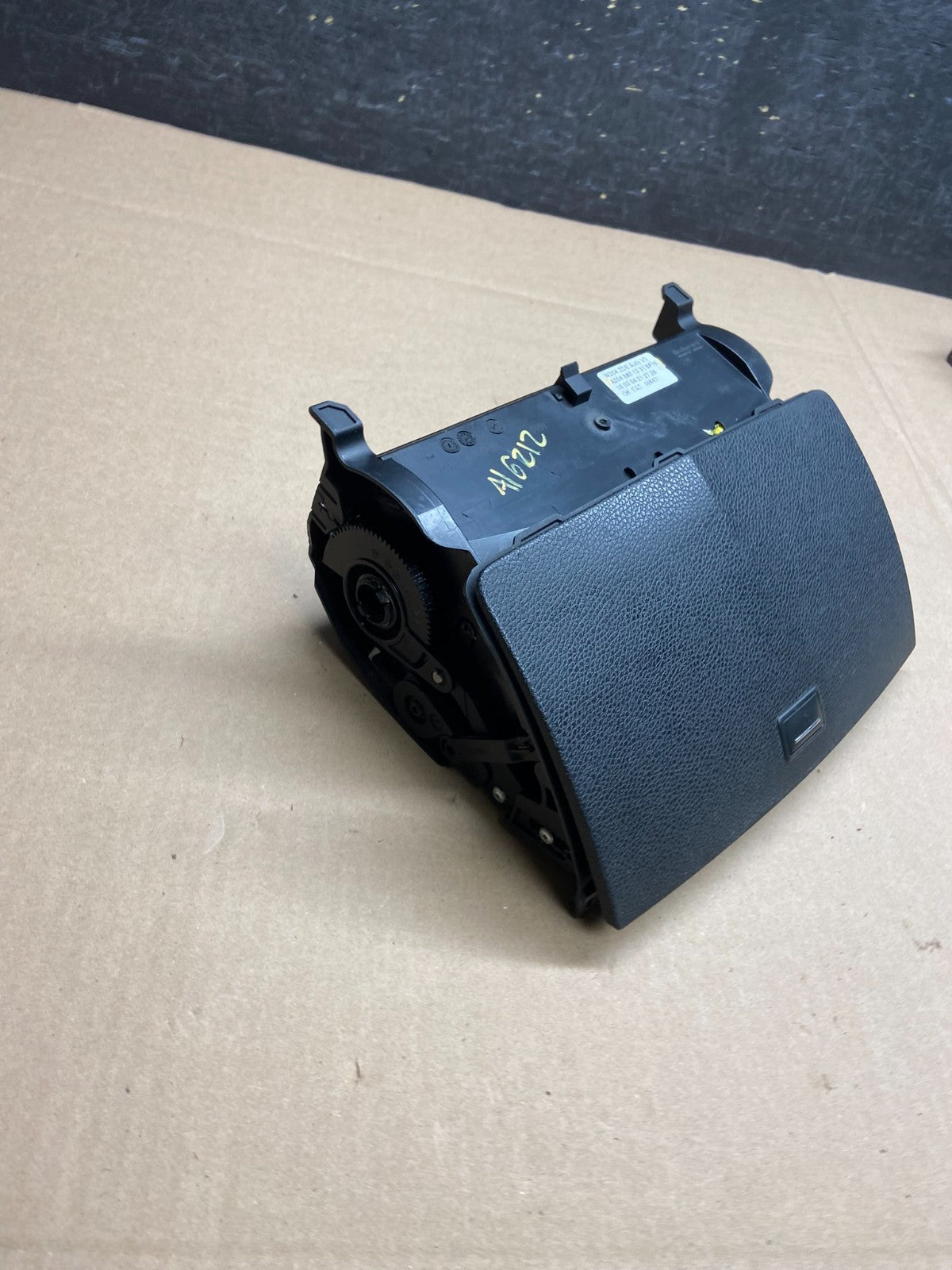 2008-2011 Mercedes W204 C300 Navigation Display Screen Monitor w/Cover AI6212 DG3