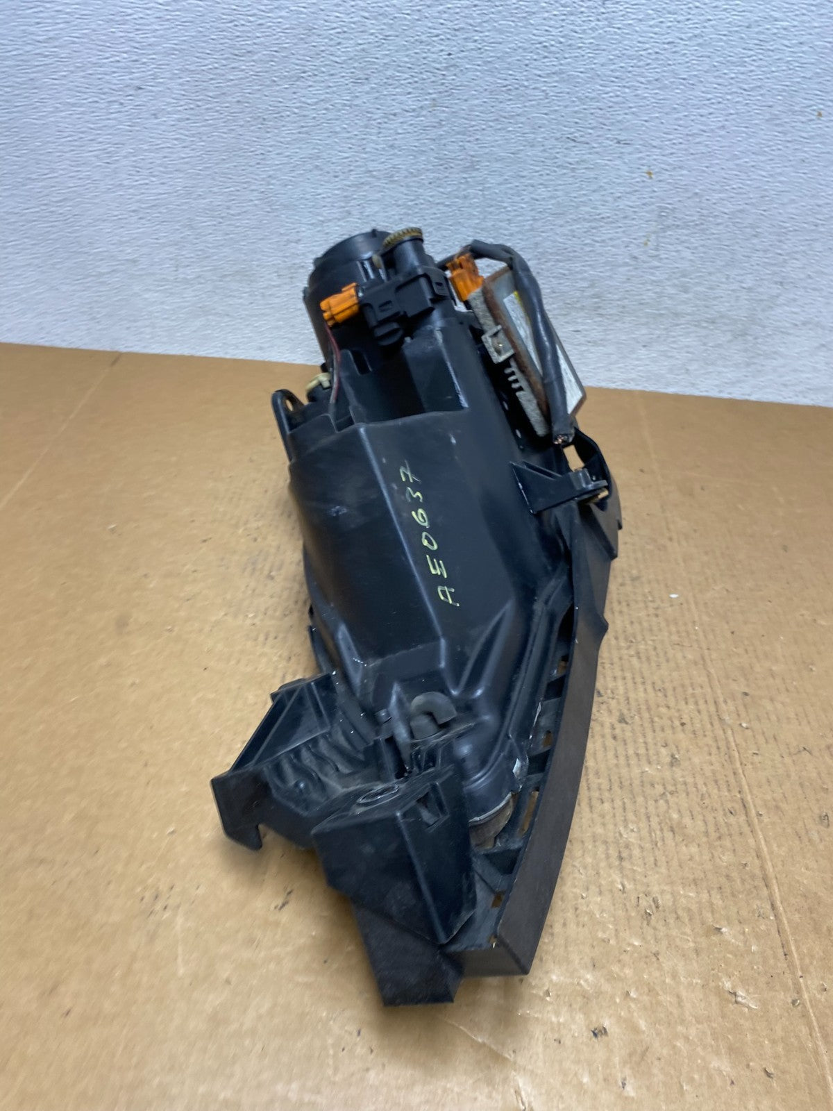 XENON 2004 to 2009 Mazda 3 Sedan Right Passenger Rh Side Headlight AE0637 DW8