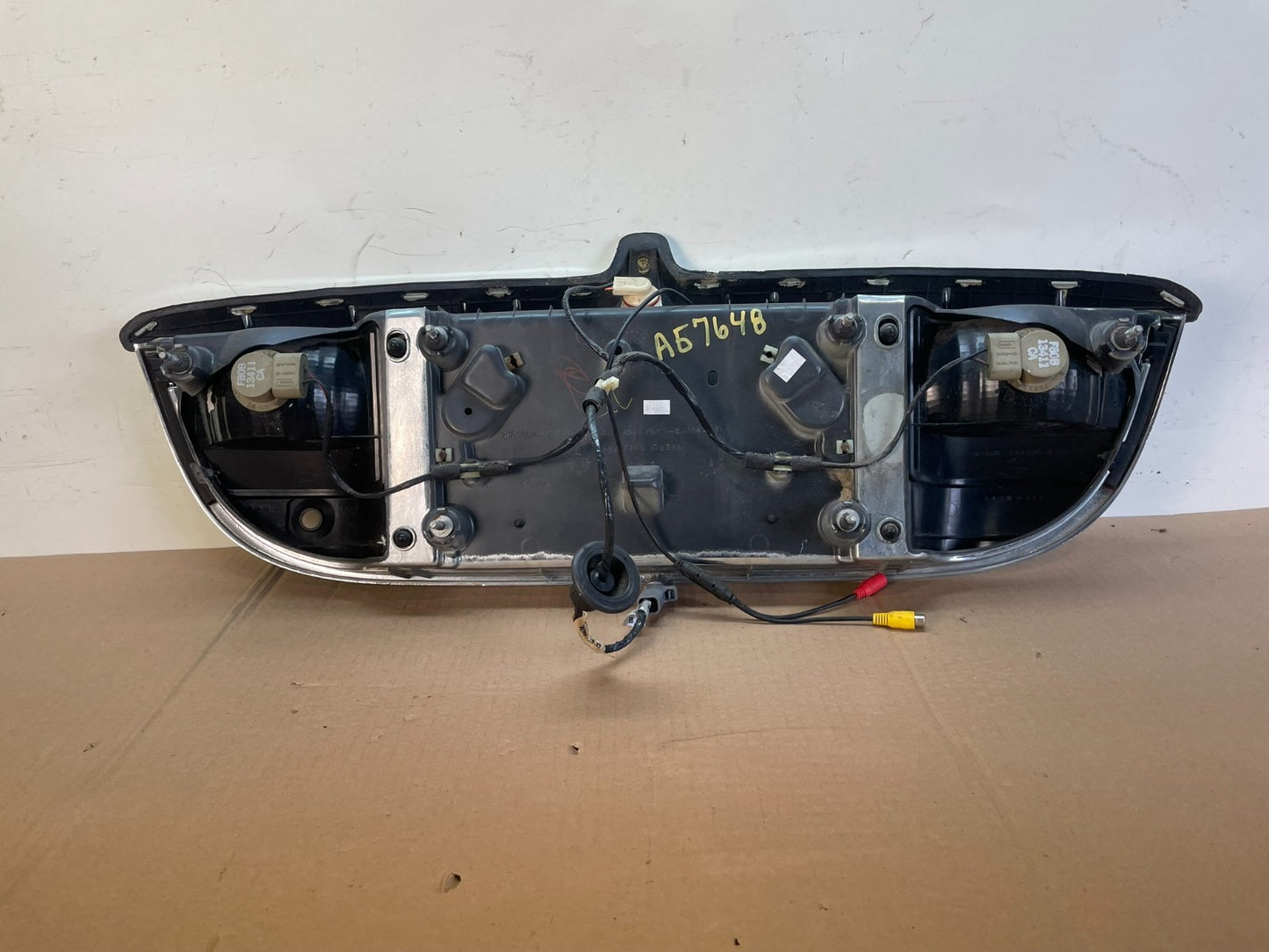 1999-2002 Lincoln Continental License Plate Panel Backup Lights Trim ag7648 DG3