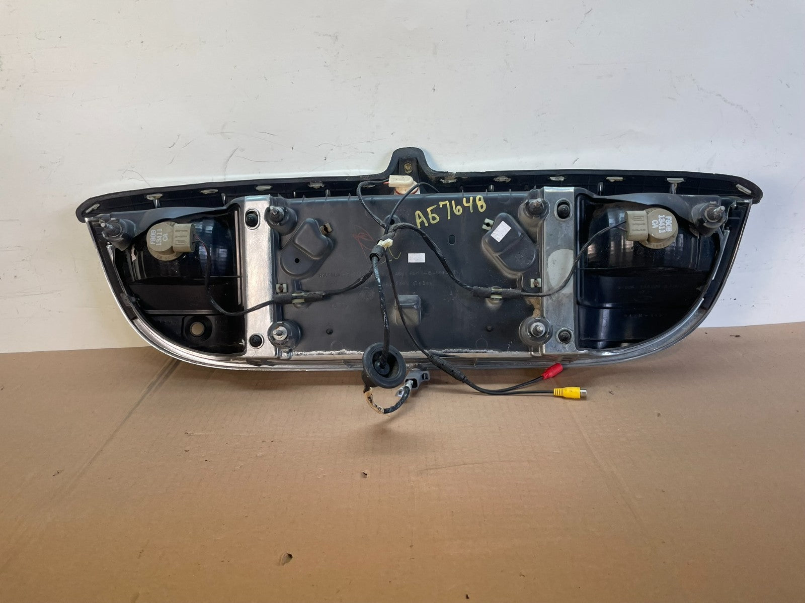 1999-2002 Lincoln Continental License Plate Panel Backup Lights Trim ag7648 DG3