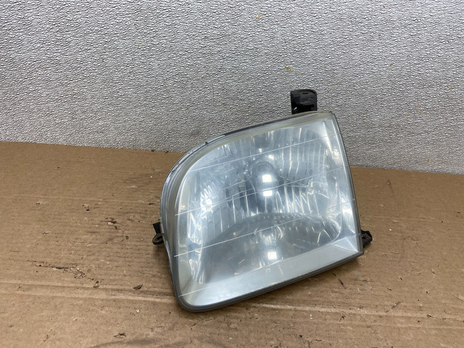 2001-2004 Toyota Sequoia Left Driver LH Side Halogen Headlight AB4889 DW2