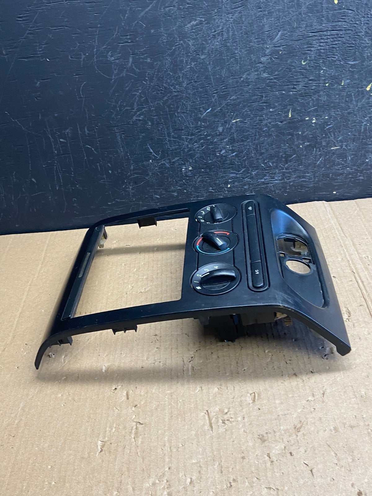 2004 to 2008 Ford F150 Radio Climate Dash Bezel Surround Black ae3853 DG1