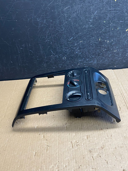 2004 to 2008 Ford F150 Radio Climate Dash Bezel Surround Black ae3853 DG1