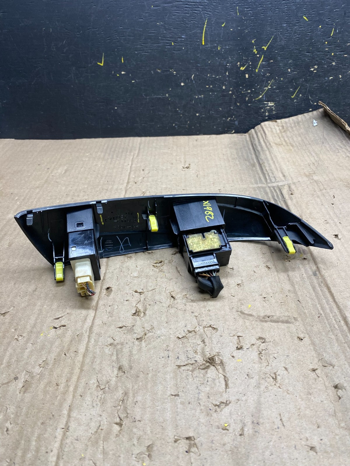 2004 to 2010 Toyota Sienna Left Side Climate Switches Bezel Trim OEM X1982 DG4