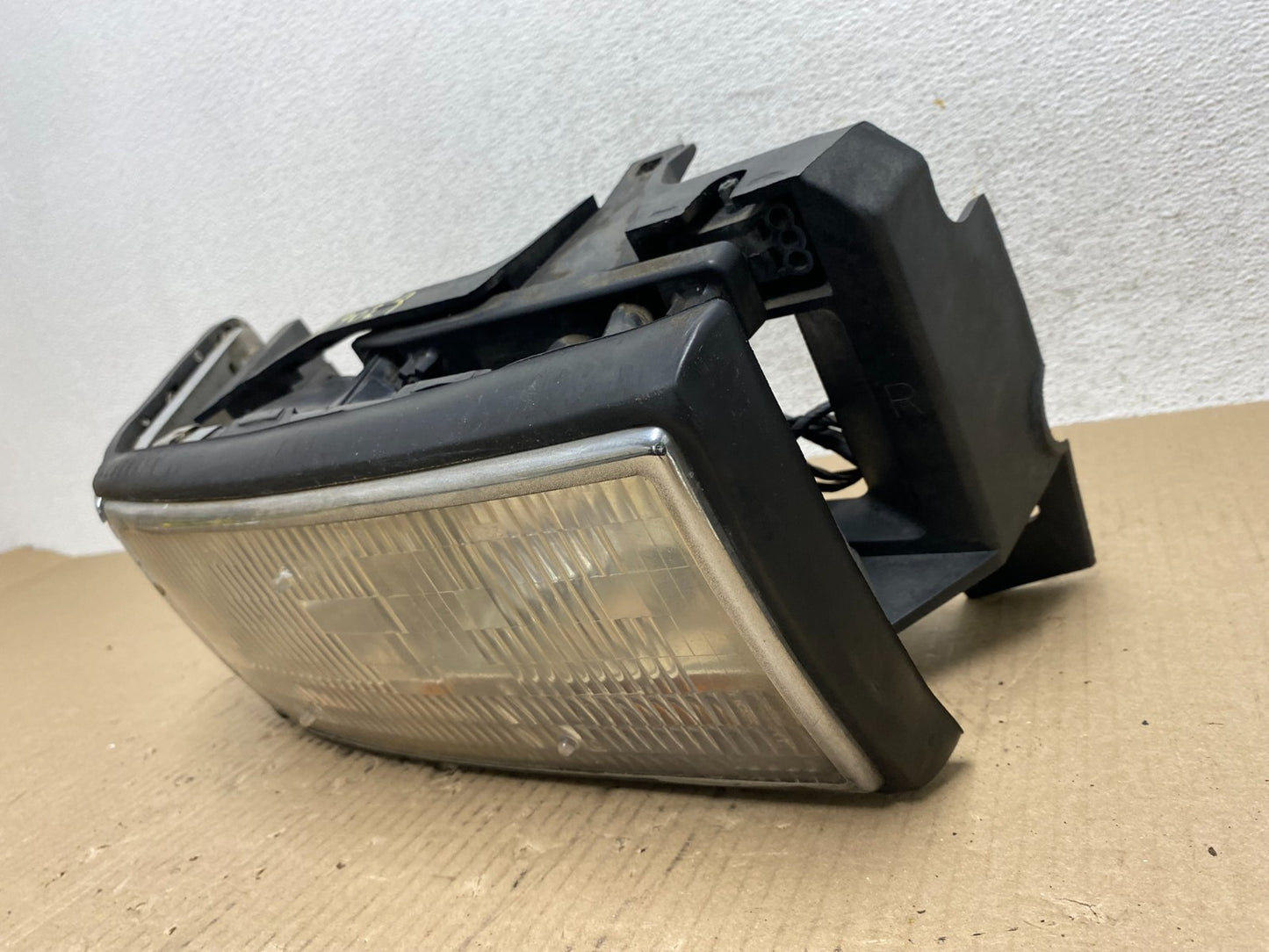 1994 1995 1996 Cadillac Deville Right Passenger Halogen Headlight AE7029 DW1