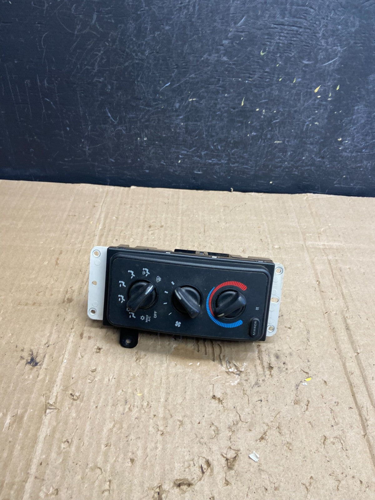 1998 - 2001 Dodge Ram 1500 2500 A/C Heater Climate Control AE1990 DG0