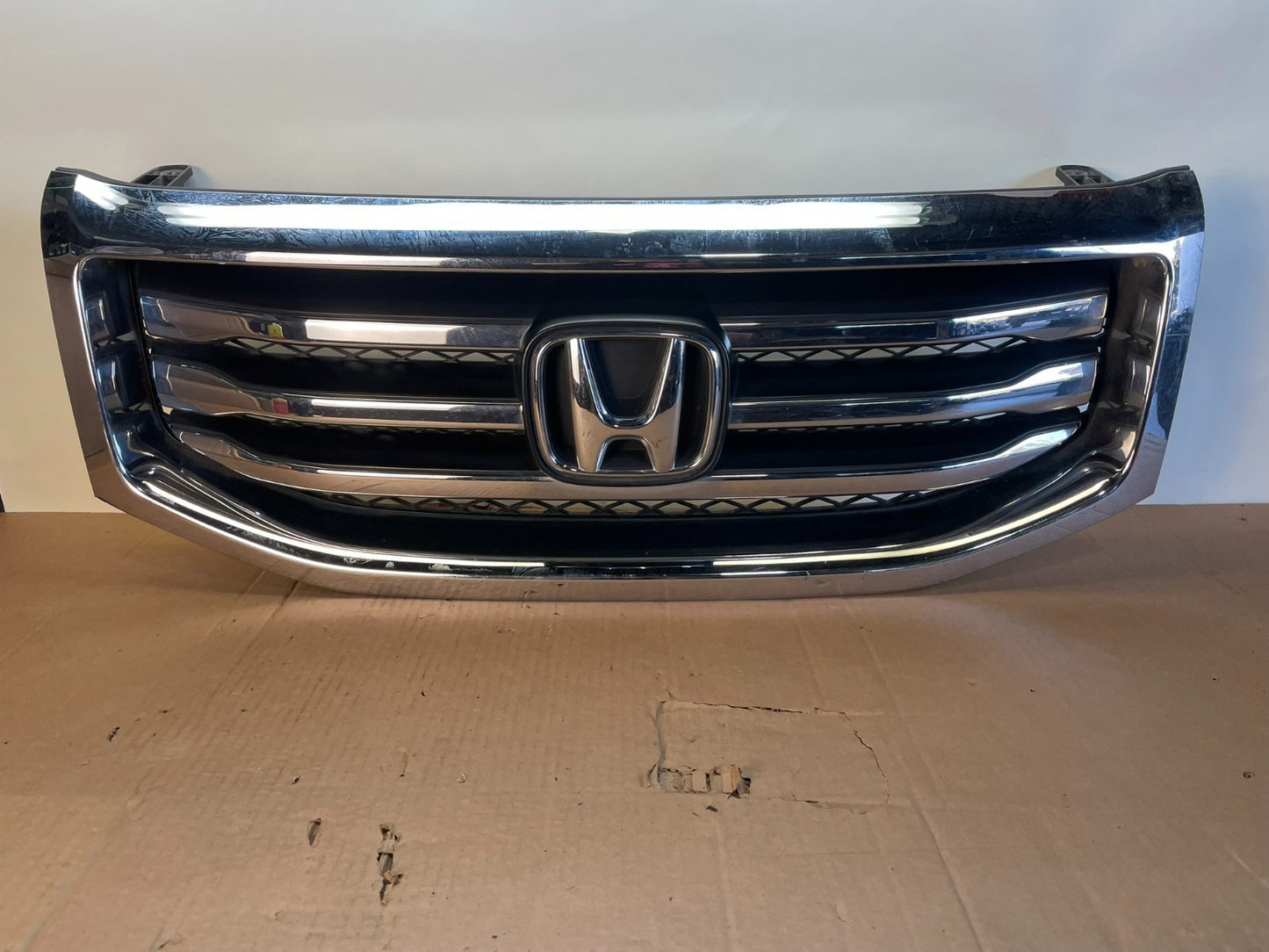 2012 to 2015 Honda Pilot Front Upper Grill Grille AG7781 DW0