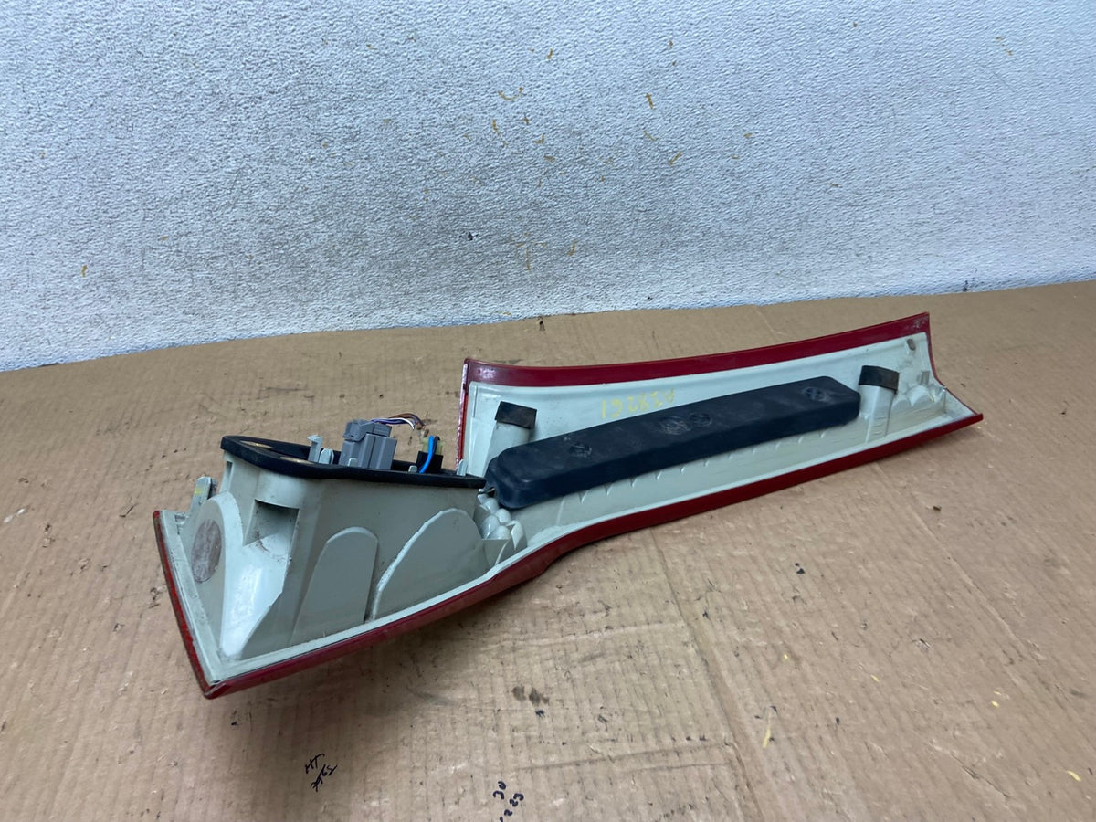 2008 to 2013 Volvo XC70 V70 Right Passenger Tail Light Upper AI8261 LK5