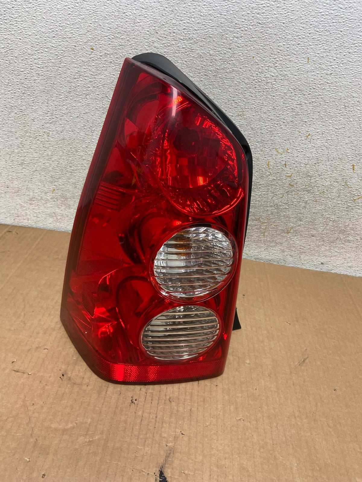 2005 2006 Mazda Tribute Left Driver LH Tail Light AI8437 LK0