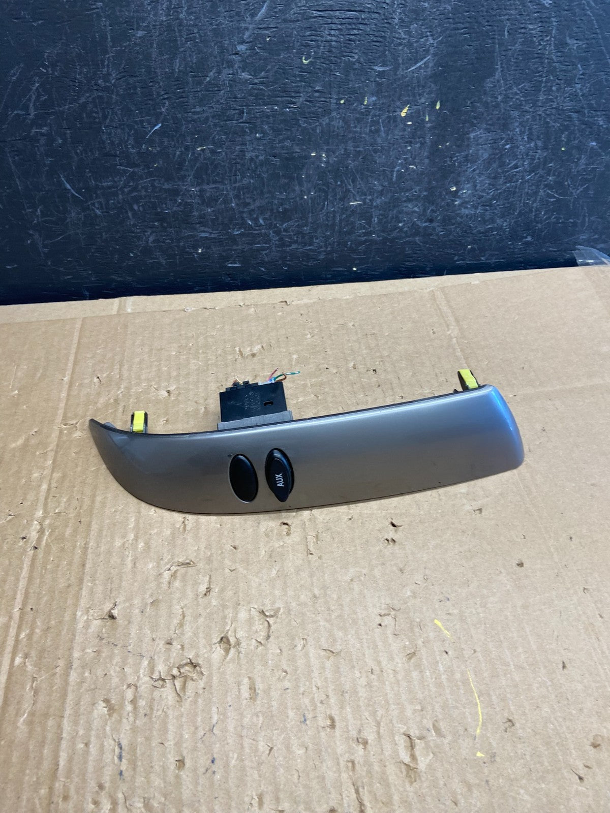 2004 to 2010 Toyota Sienna Right Side Radio Switches Bezel Trim ad2319 DG1