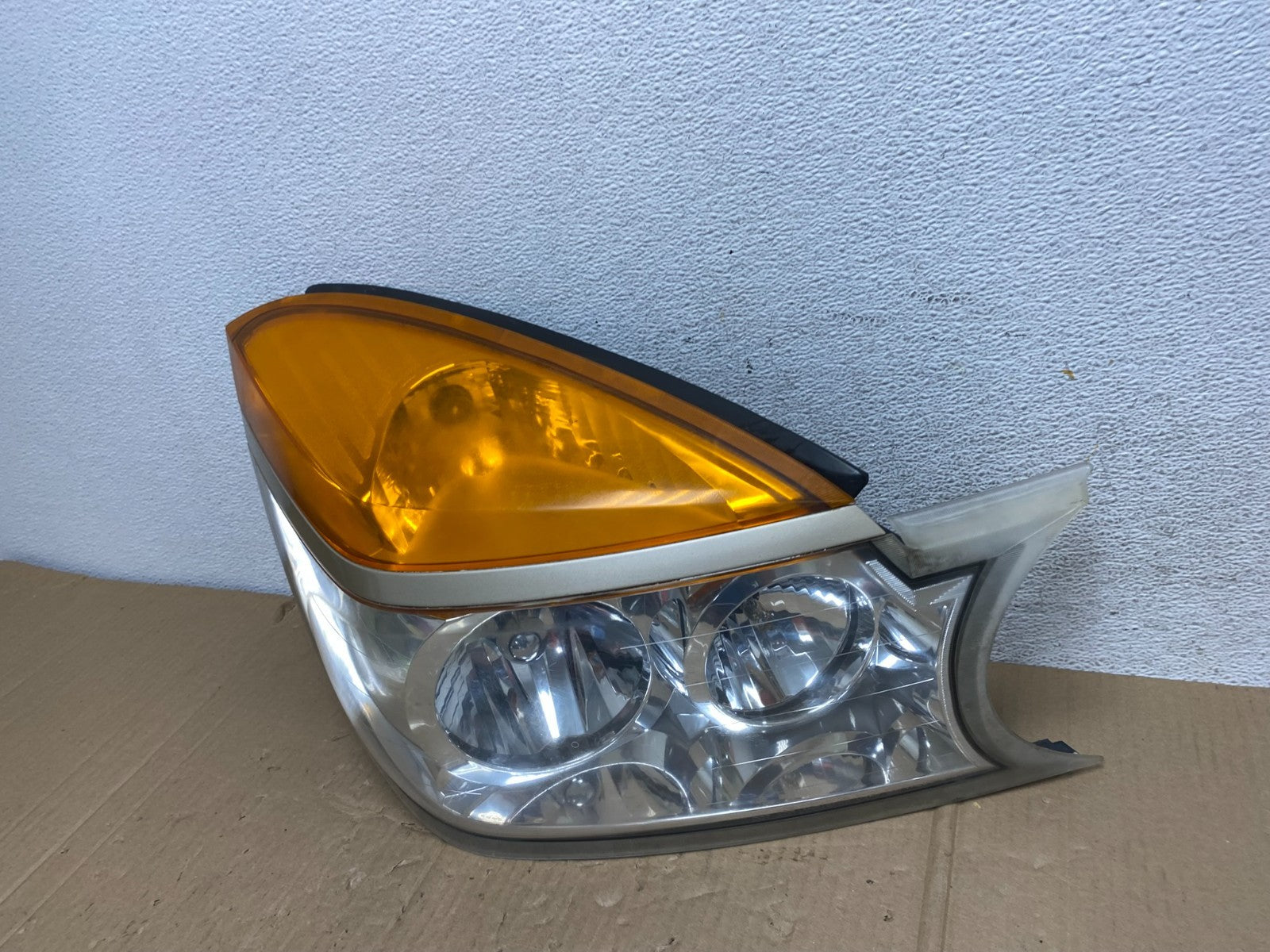 2002 to 2003 Buick Rendezvous Right Passenger RH Side Headlight AE9014 DG1