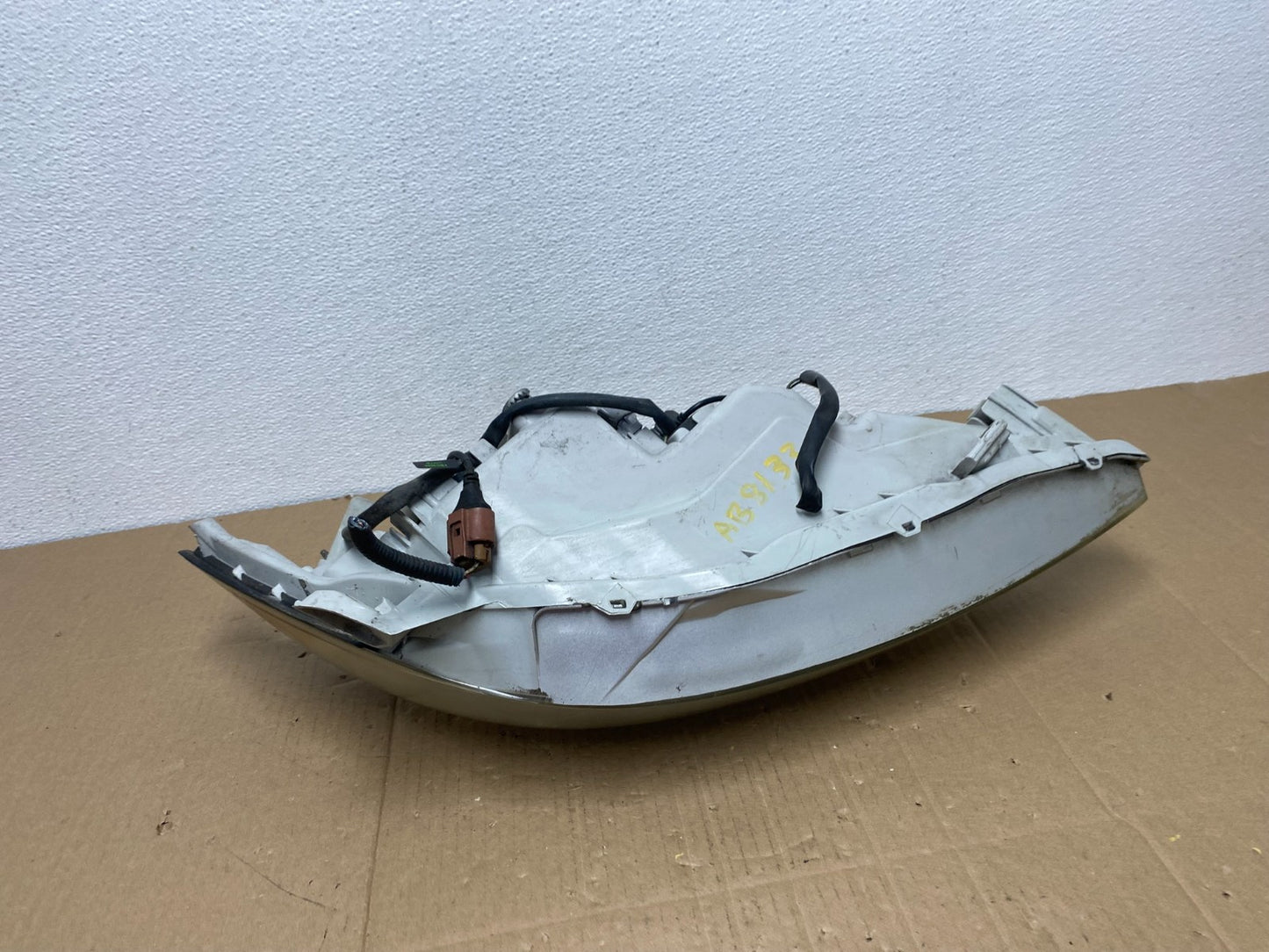 2005 to 2006 Toyota Camry Left Driver LH Halogen Headlight AB8133 DW9