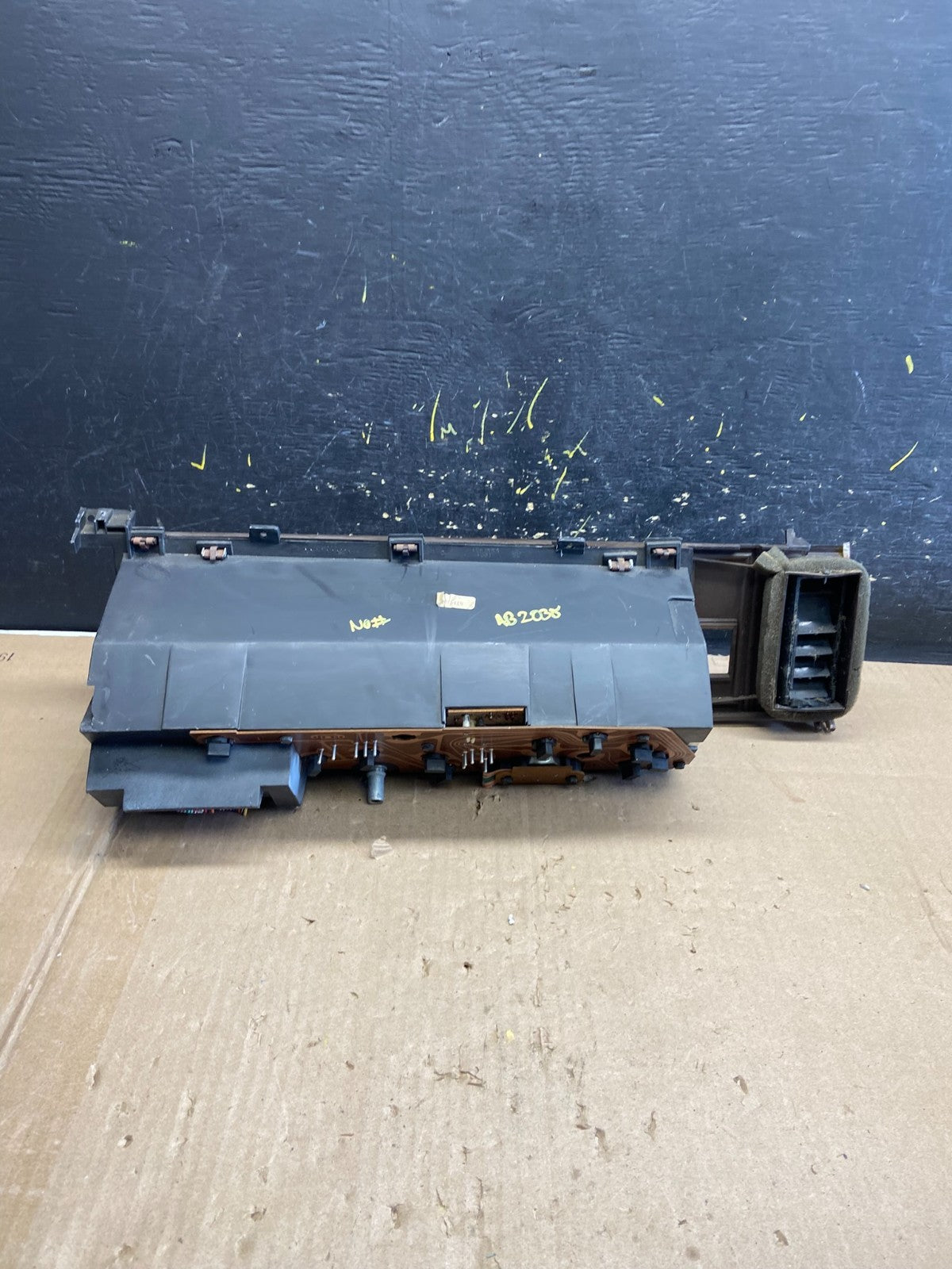 1982 to 1983 Chrysler Lebaron Cluster Speedometer AB20383