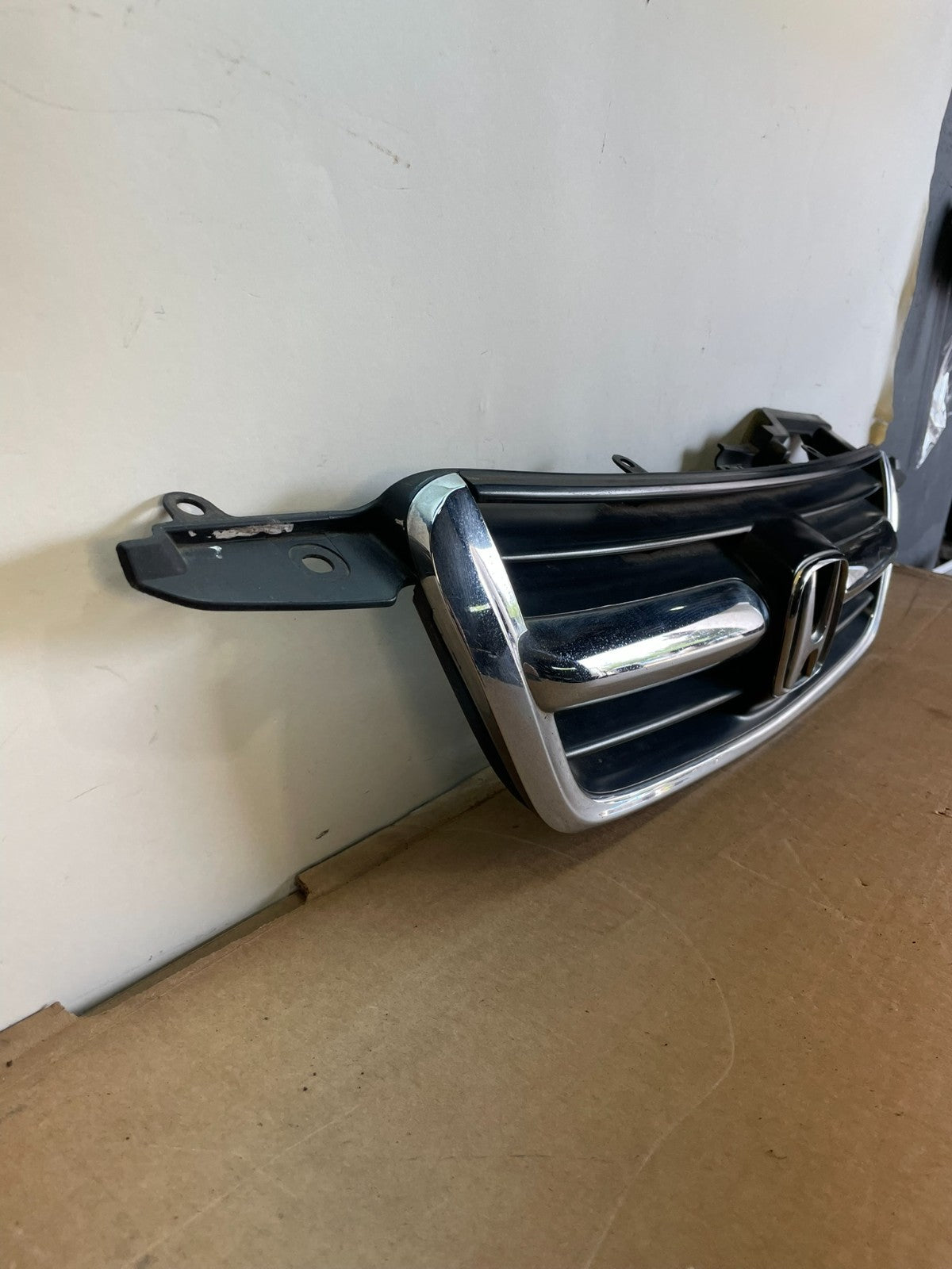 2002 to 2004 Honda CR-V CRV Front Upper Grille Grill Chrome AG0859 DG2