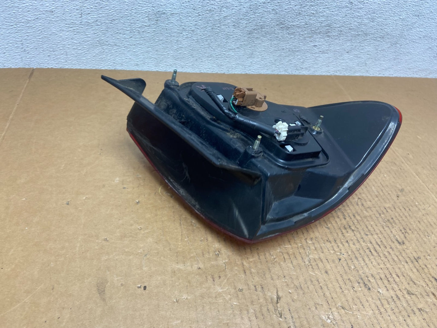 2002-2004 Infiniti i35 Right Passenger Rh Side Tail Light AE0440 DG6