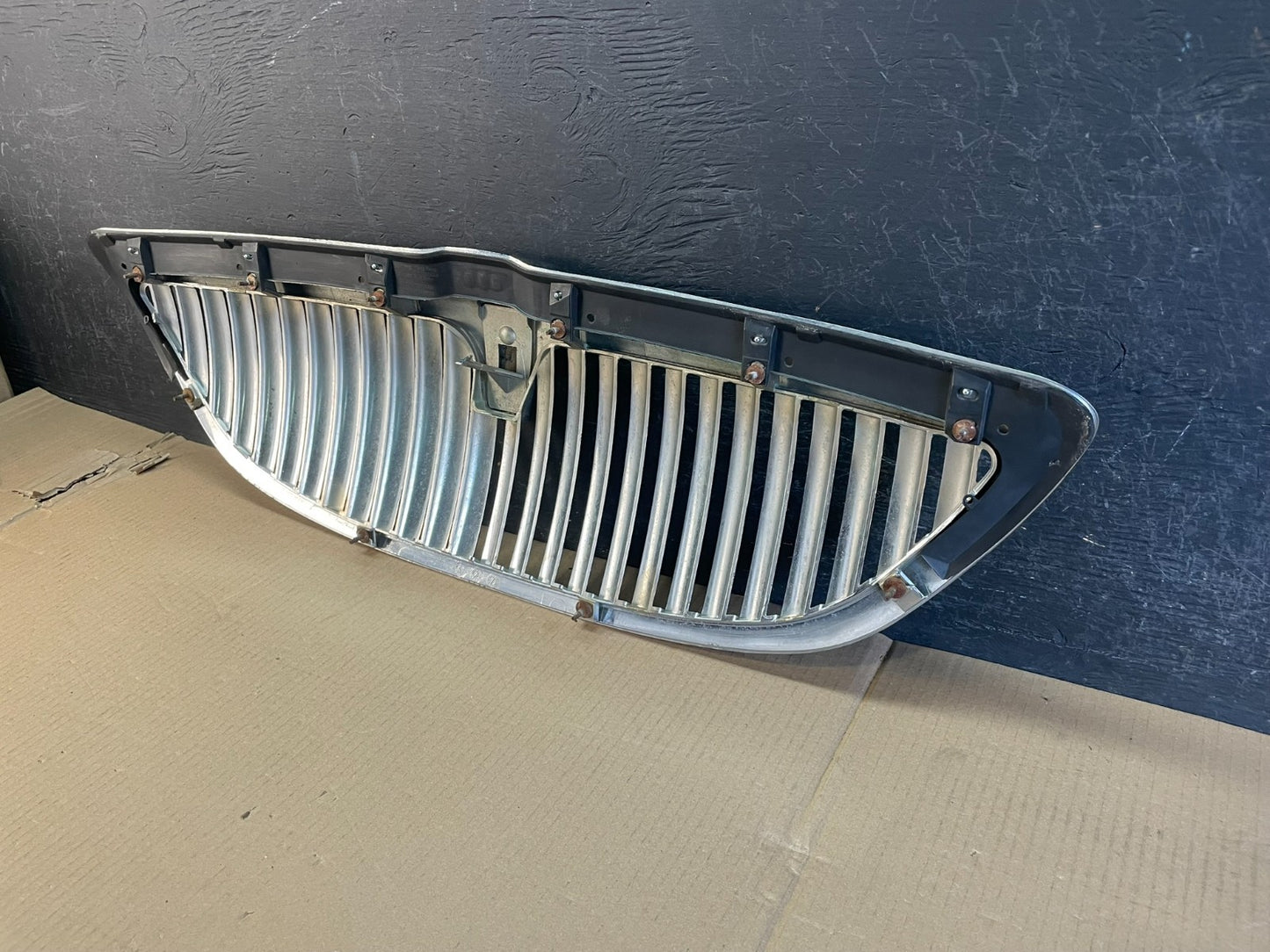 2003 to 2011 Lincoln Town Car Front Upper Grille Grill Chrome W/Emblem AE3571 DG4