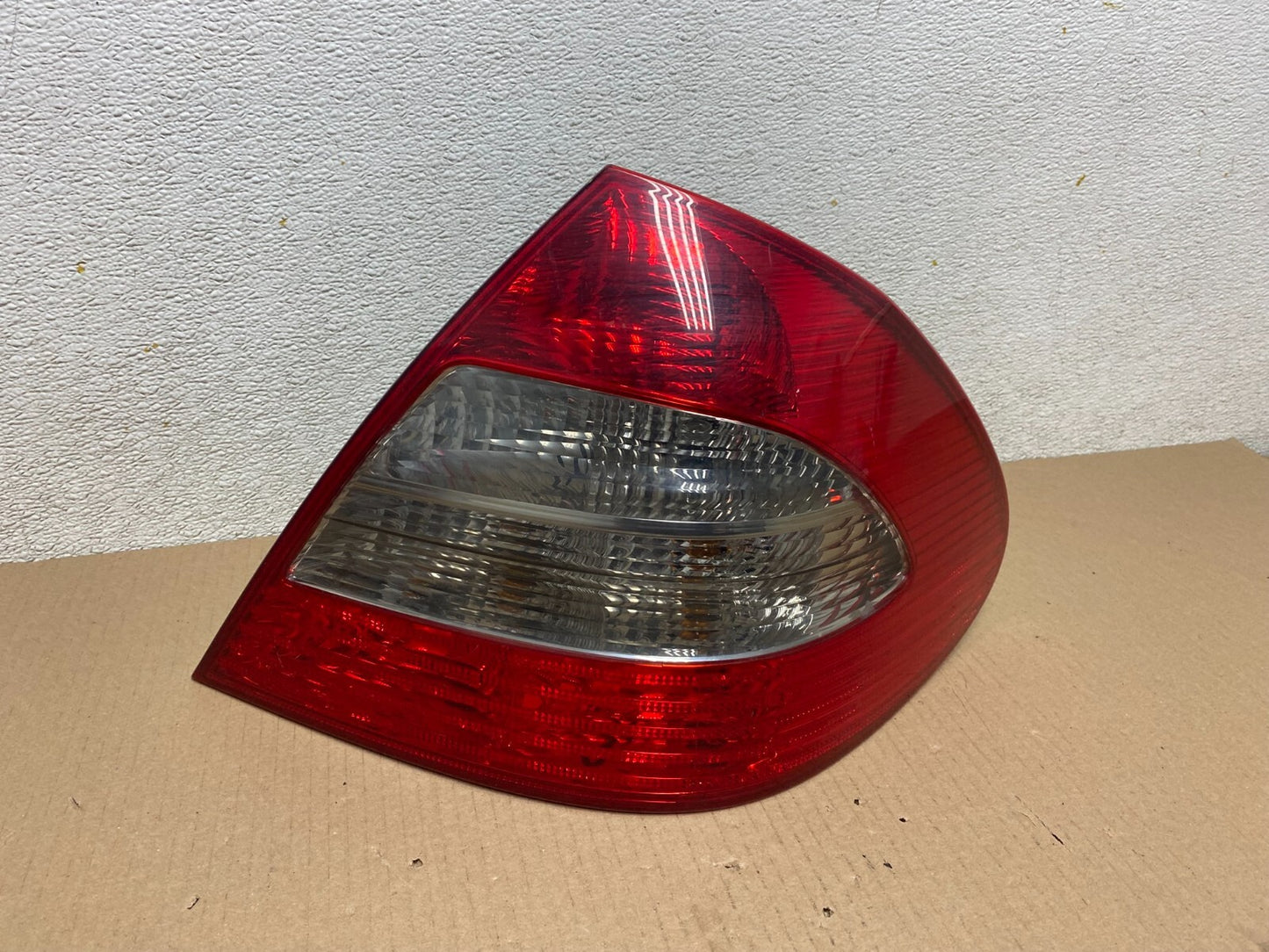 2007 - 2009 Mercedes E E320 E500 Sedan Right Passenger Tail Light M7847 DW0
