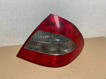 2007 - 2009 Mercedes E E320 E500 Sedan Right Passenger Tail Light M7847 DW0
