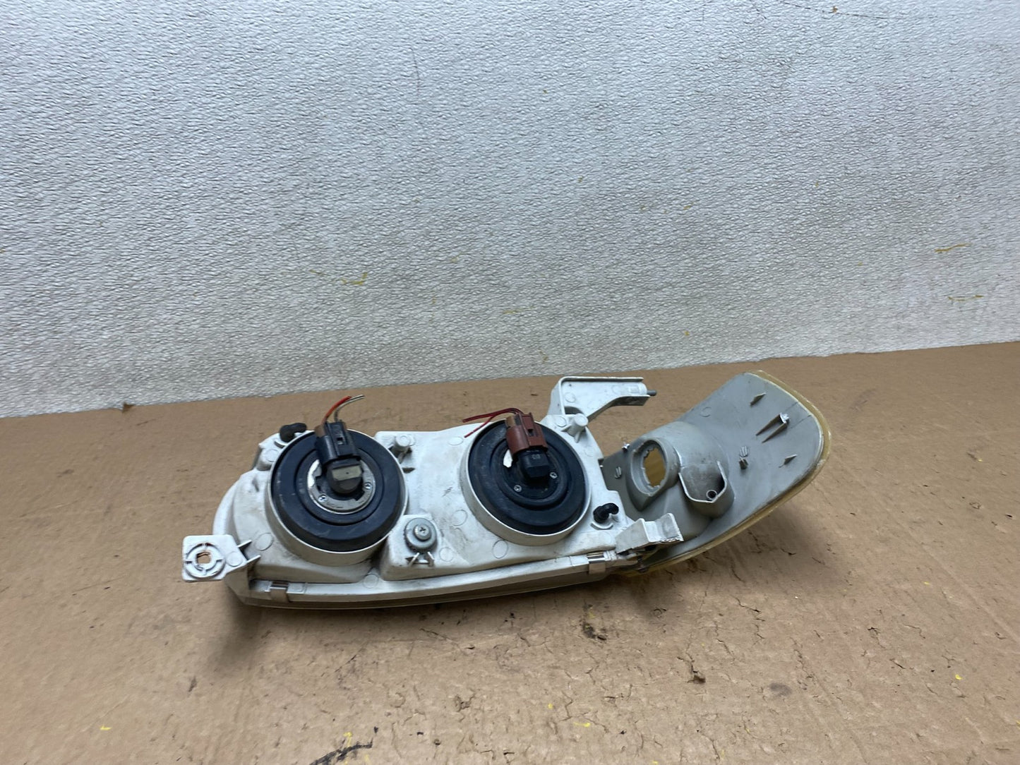 2001 2002 Toyota Corolla Left Driver LH Side Halogen Headlight W1090 DW7