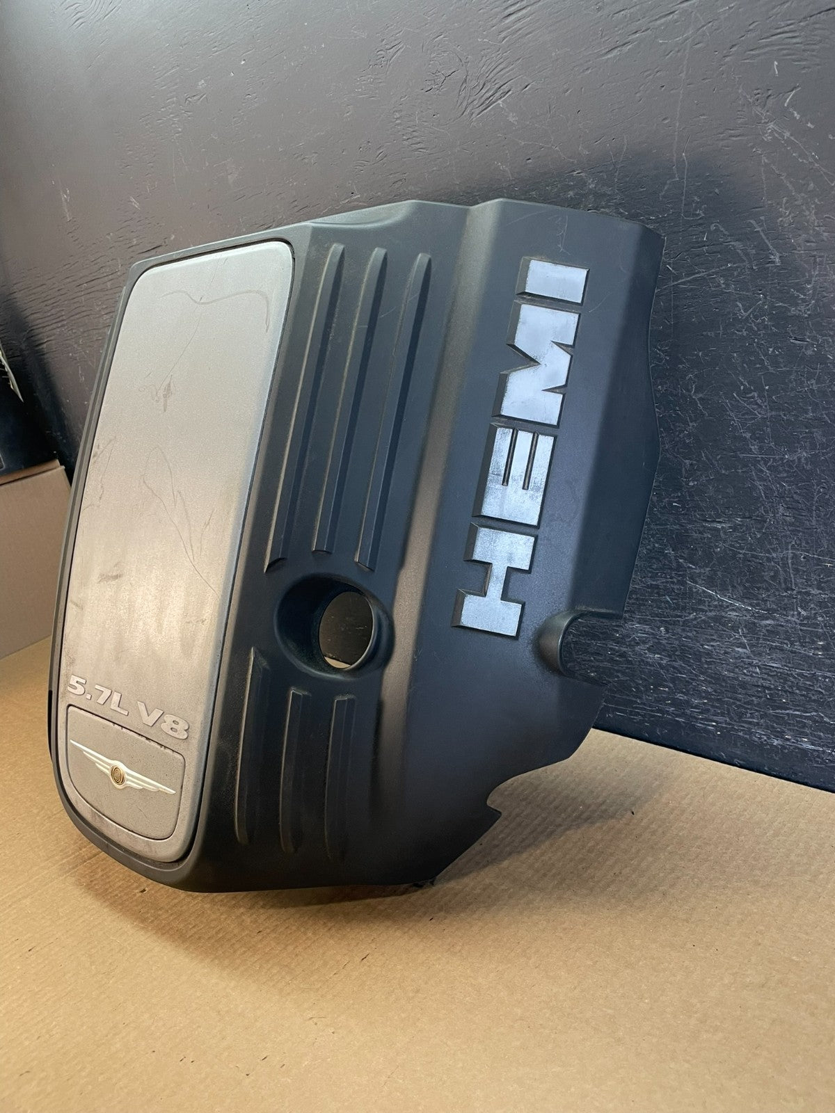2005 to 2010 Chrysler 300 5.7L V8 Hemi Engine Motor Cover AF3640 DW1