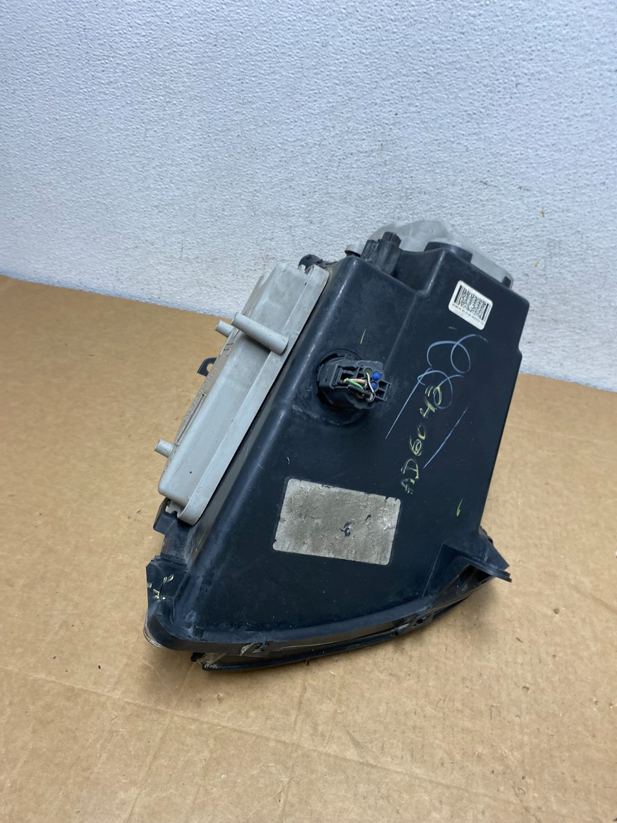 2005 - 2011 Cadillac STS Right Passenger RH Side Xenon Headlight AD6043 DW10