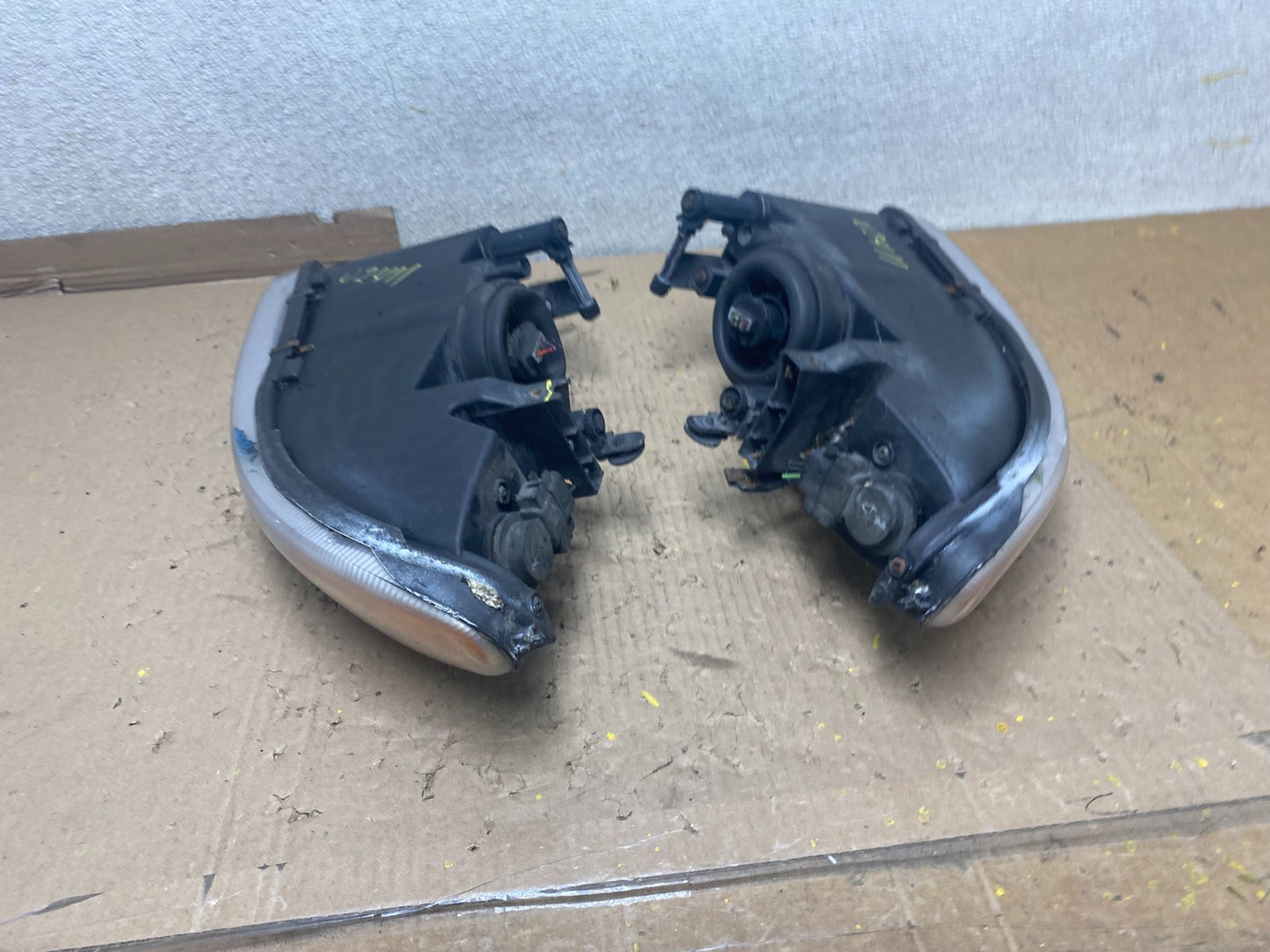 1996-2000 Chrysler Sebring Left+Right Side Halogen Headlights U2411 DW8