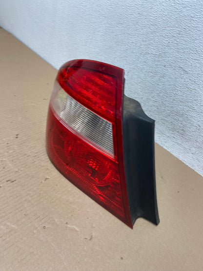 2005 2006 2007 Ford Five Hundred Left Driver Lh Side Tail Light AE7255 LK1