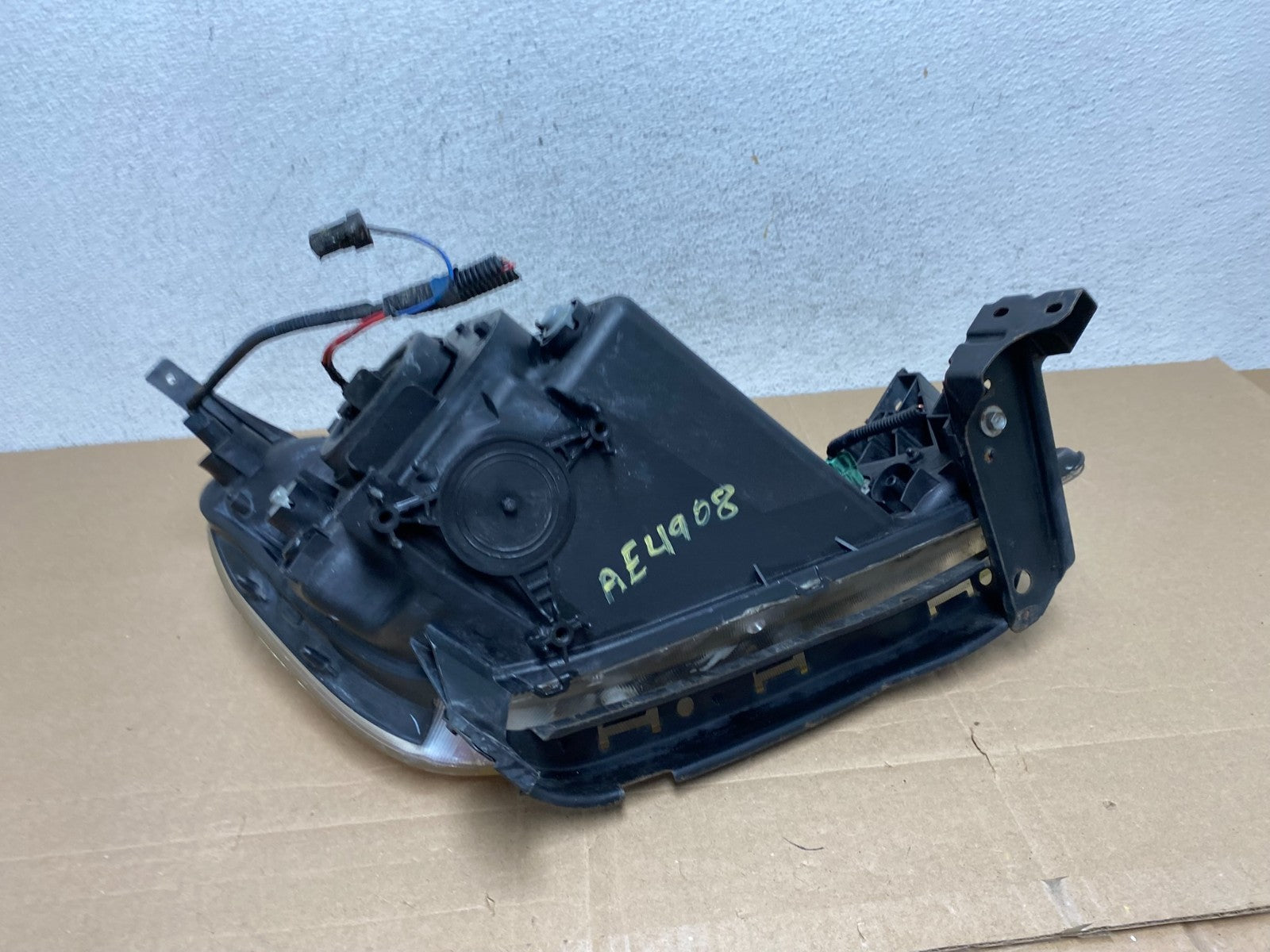 2002 to 2004 Honda Crv Cr-v Left Driver Halogen Headlight AE4908 DW6